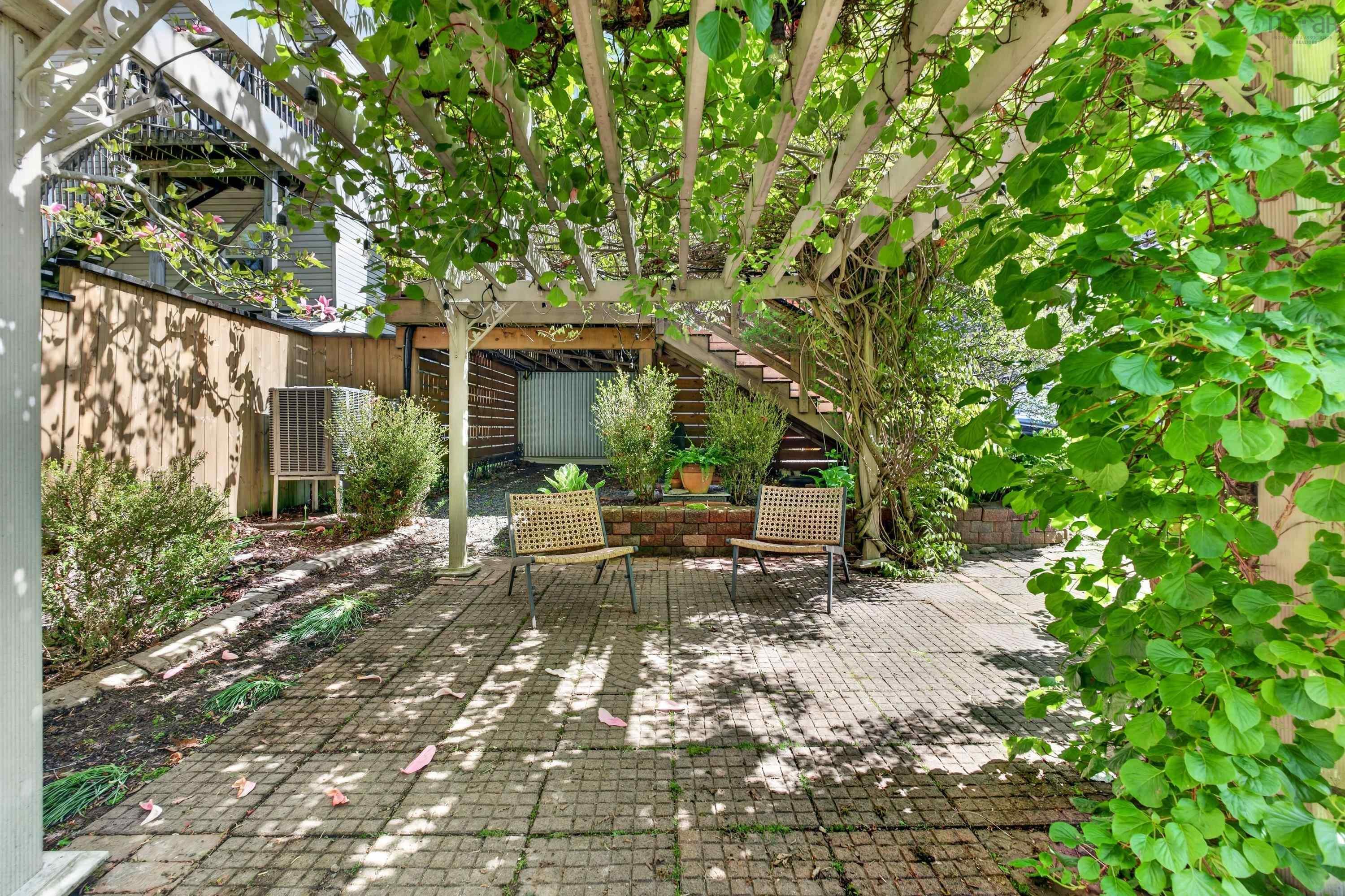 $699,900.00: 82 Hawthorne Street, Dartmouth