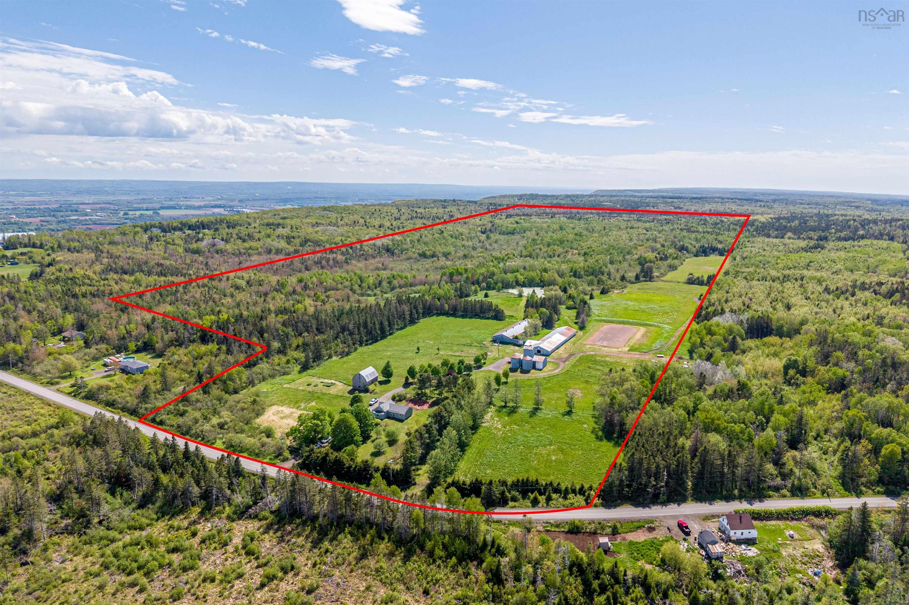 $1,190,000.00: 135 Bennetts Bay Road, Arlington