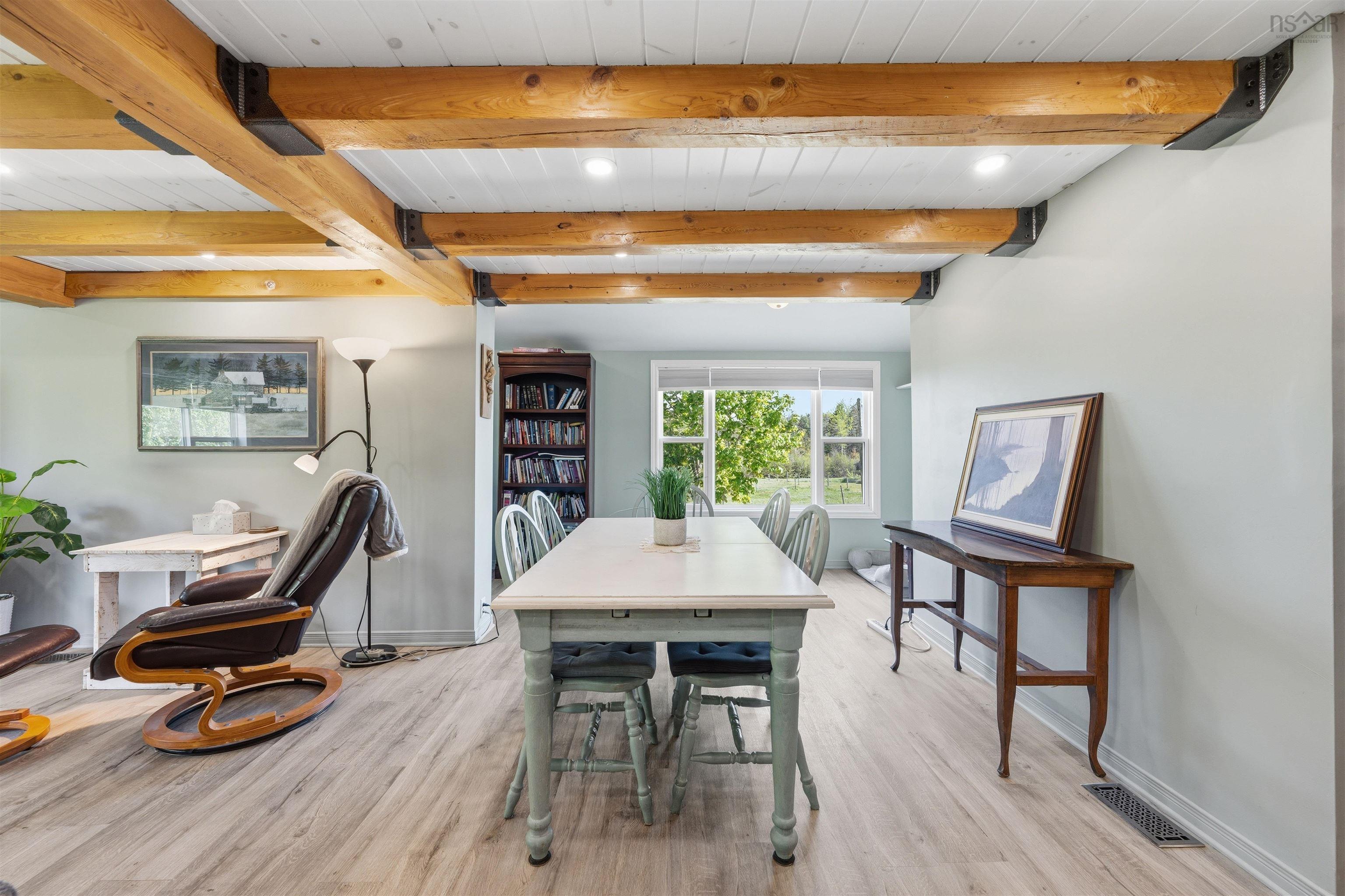 $1,190,000.00: 135 Bennetts Bay Road, Arlington
