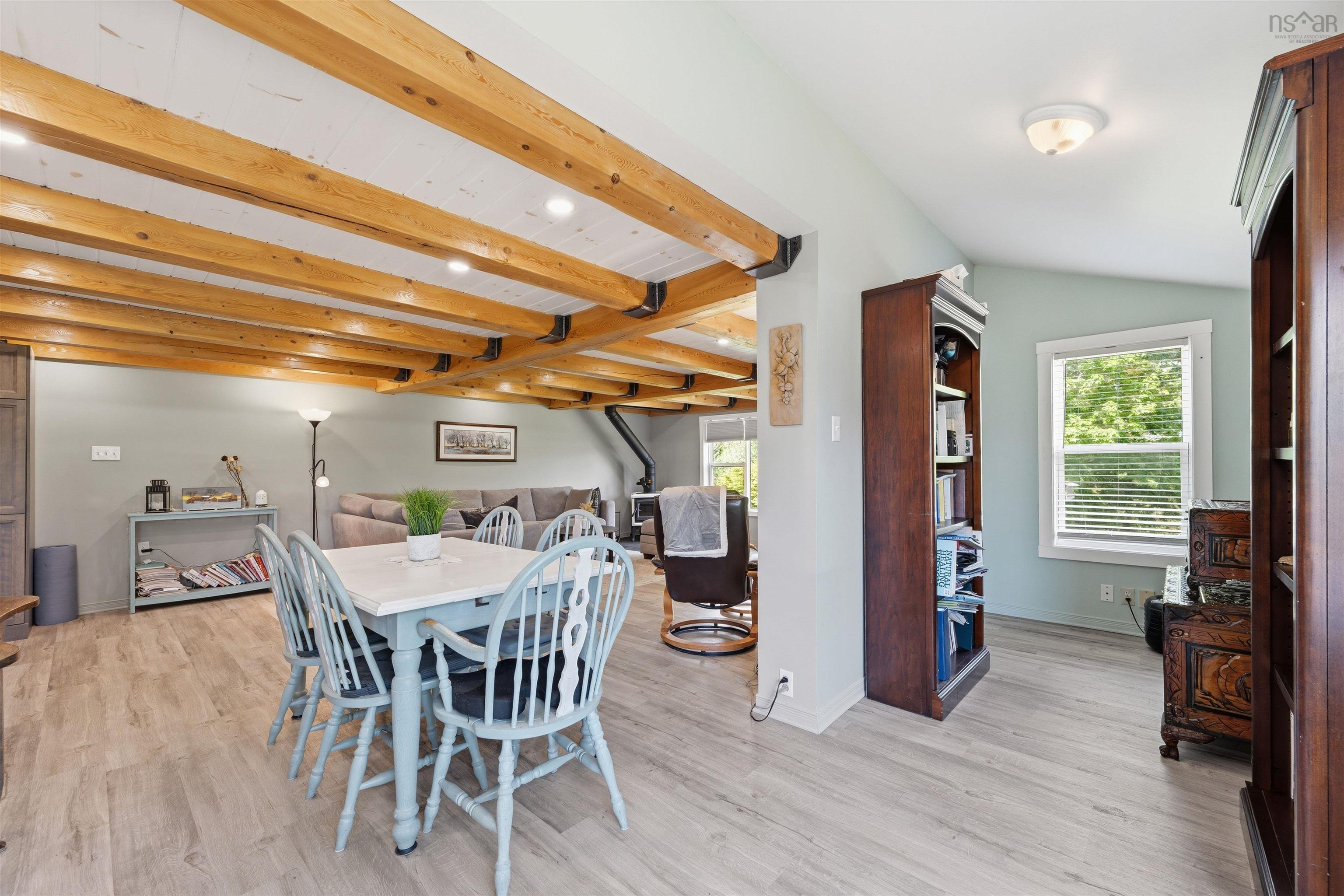 $1,190,000.00: 135 Bennetts Bay Road, Arlington