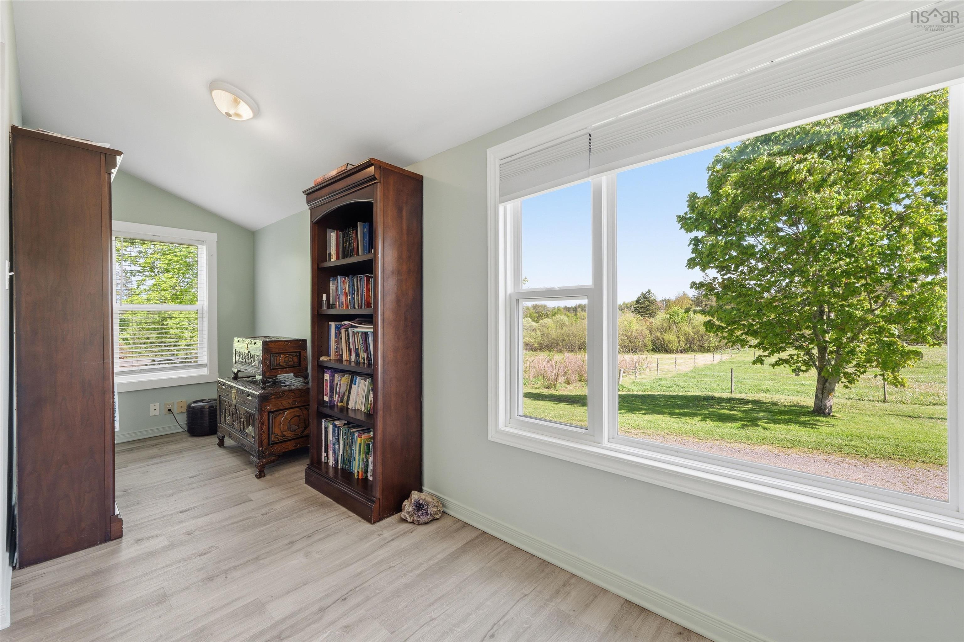$1,190,000.00: 135 Bennetts Bay Road, Arlington