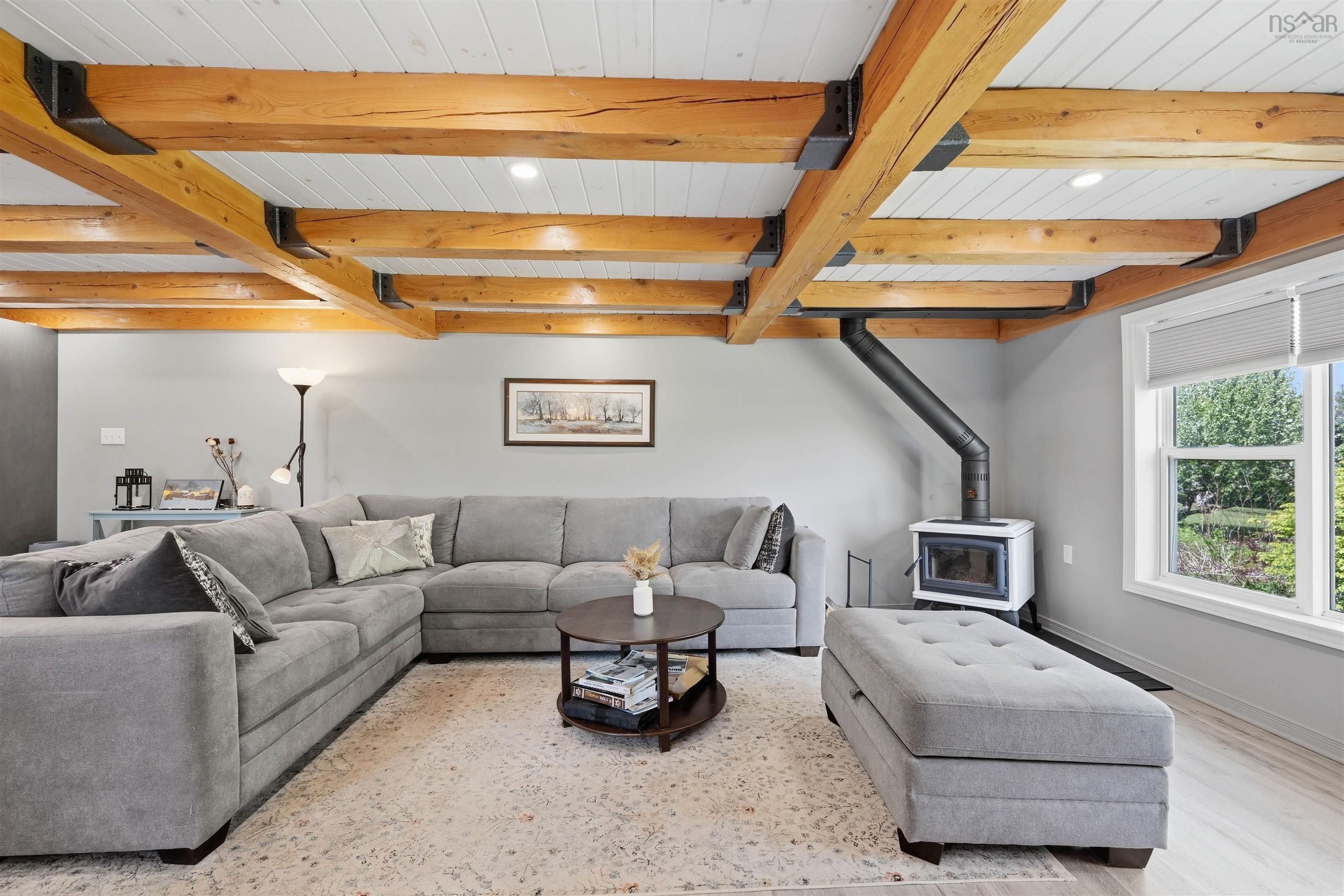 $1,190,000.00: 135 Bennetts Bay Road, Arlington