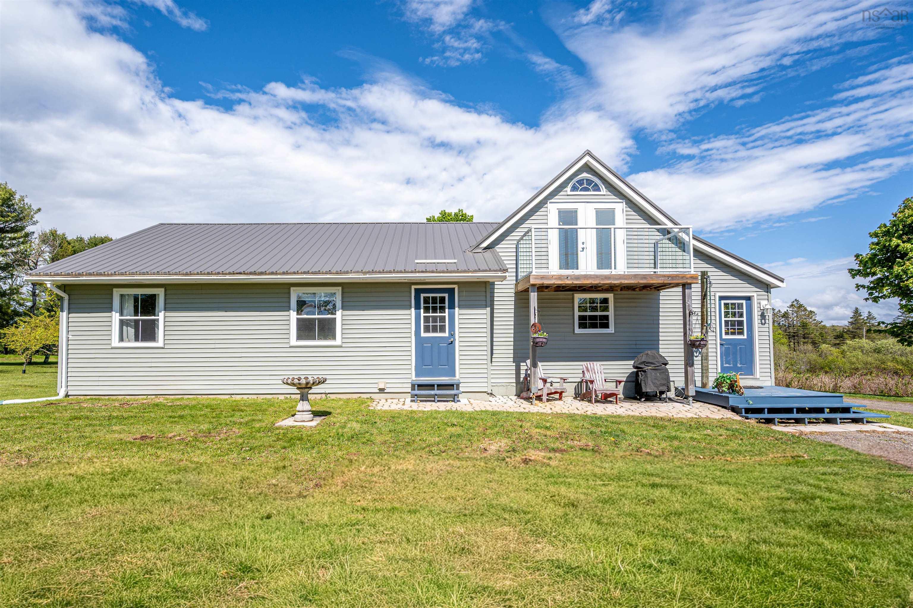 $1,190,000.00: 135 Bennetts Bay Road, Arlington
