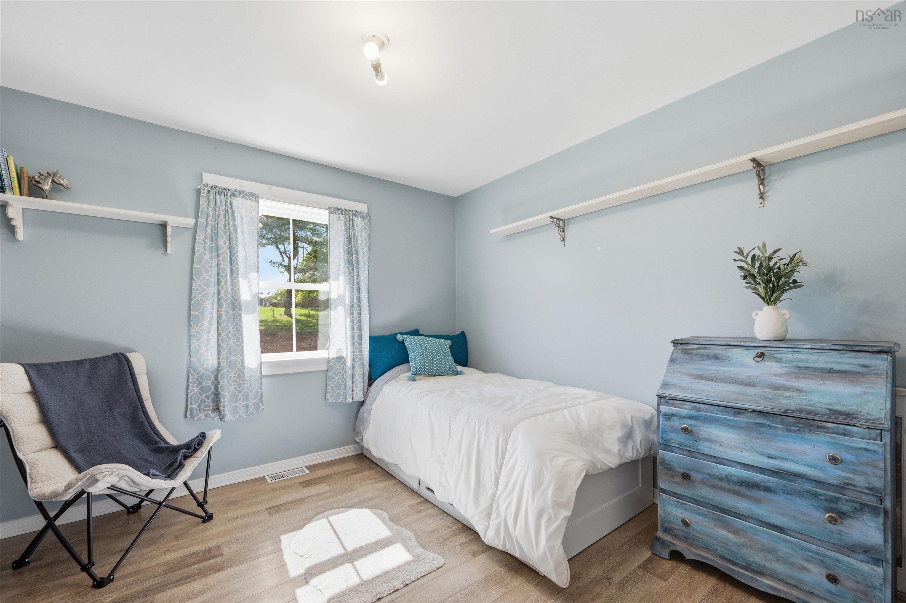 $1,190,000.00: 135 Bennetts Bay Road, Arlington