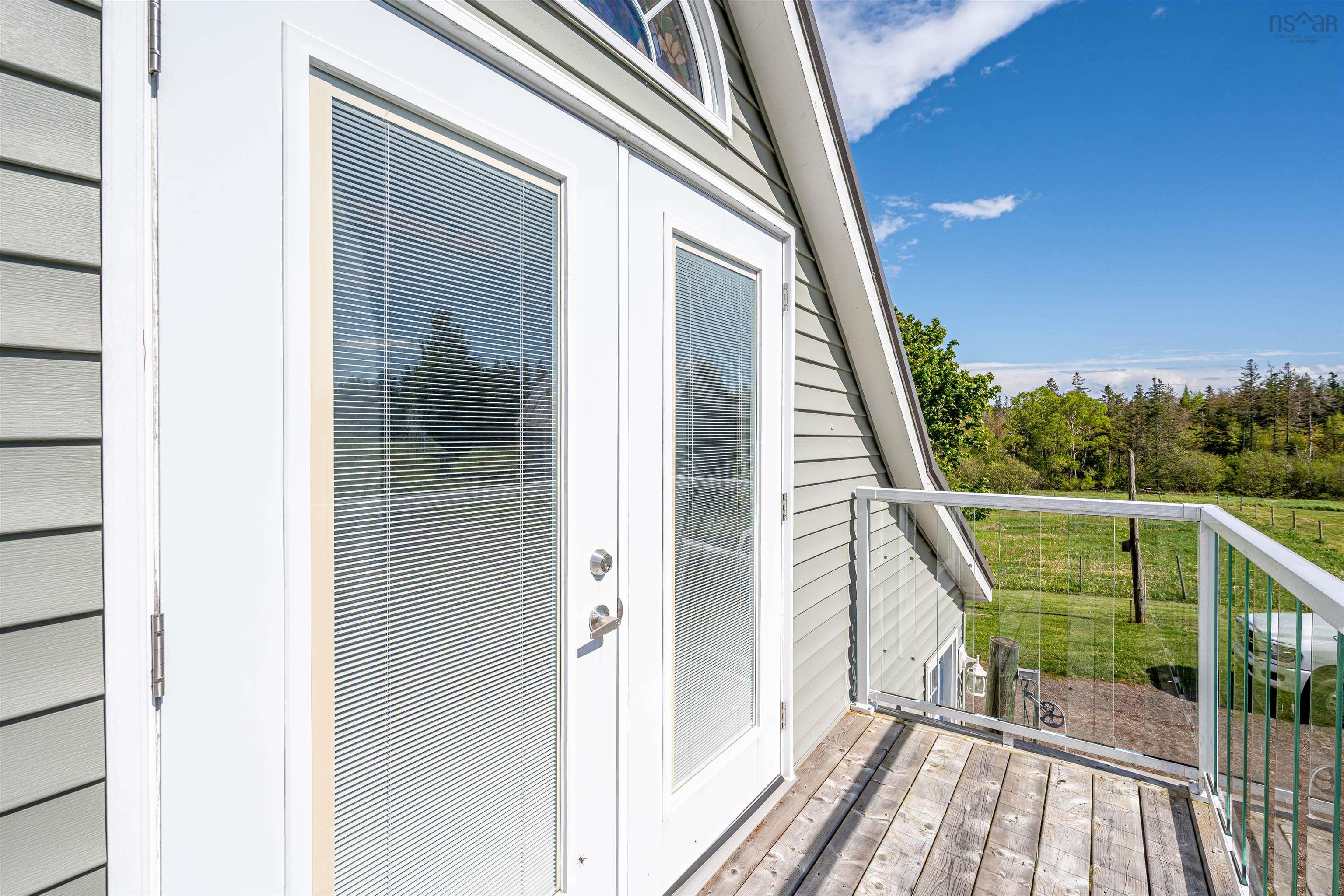 $1,190,000.00: 135 Bennetts Bay Road, Arlington