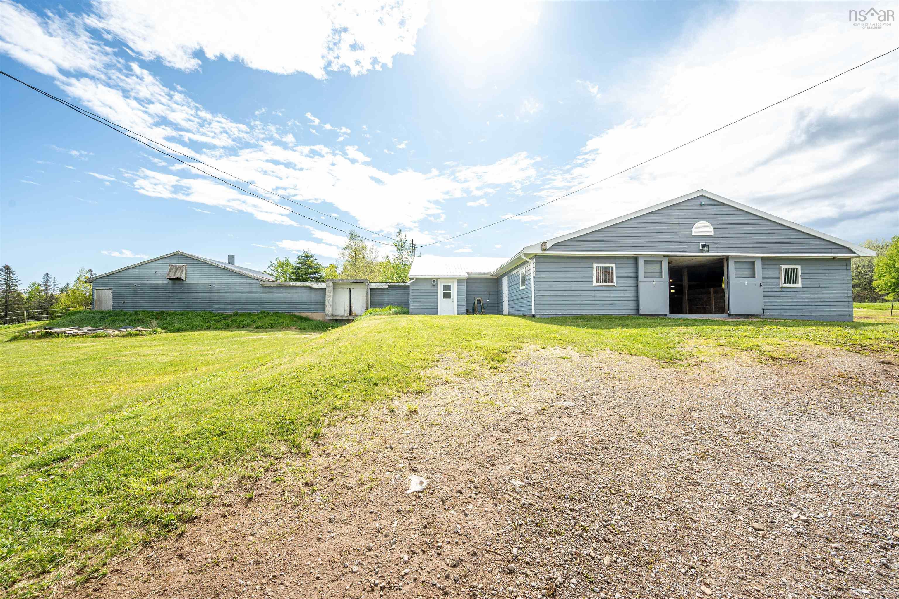 $1,190,000.00: 135 Bennetts Bay Road, Arlington