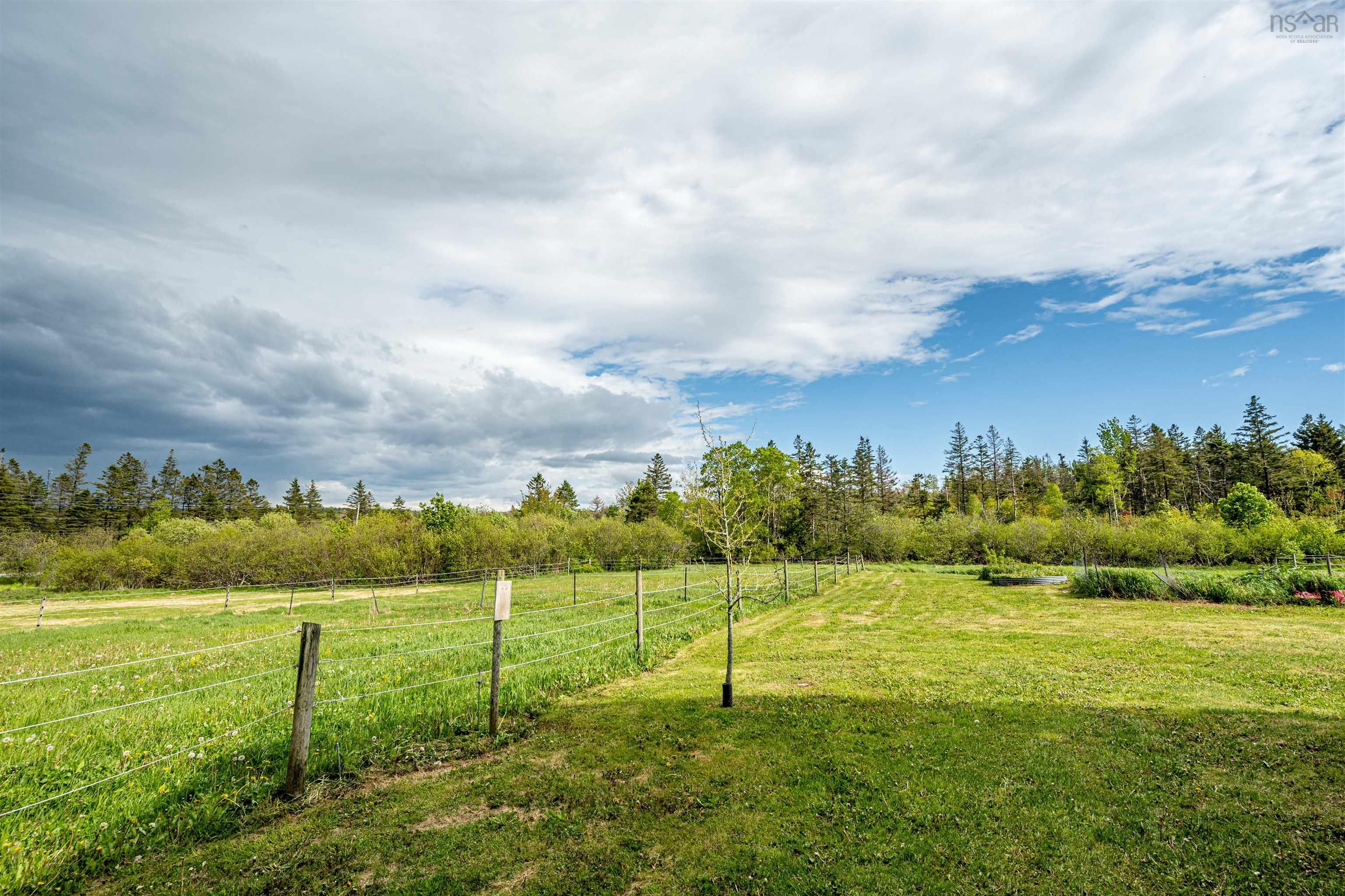 $1,190,000.00: 135 Bennetts Bay Road, Arlington