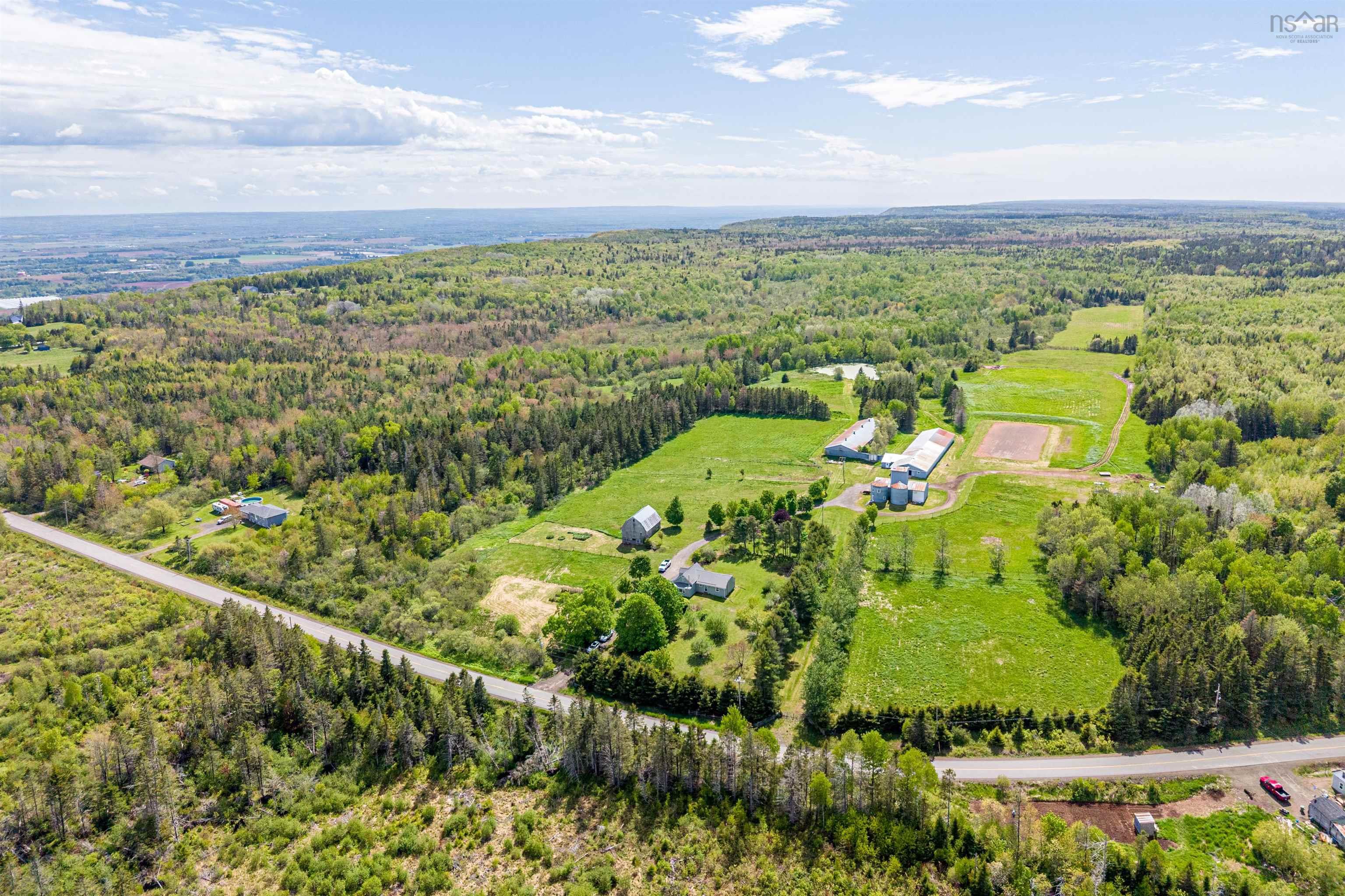 $1,190,000.00: 135 Bennetts Bay Road, Arlington