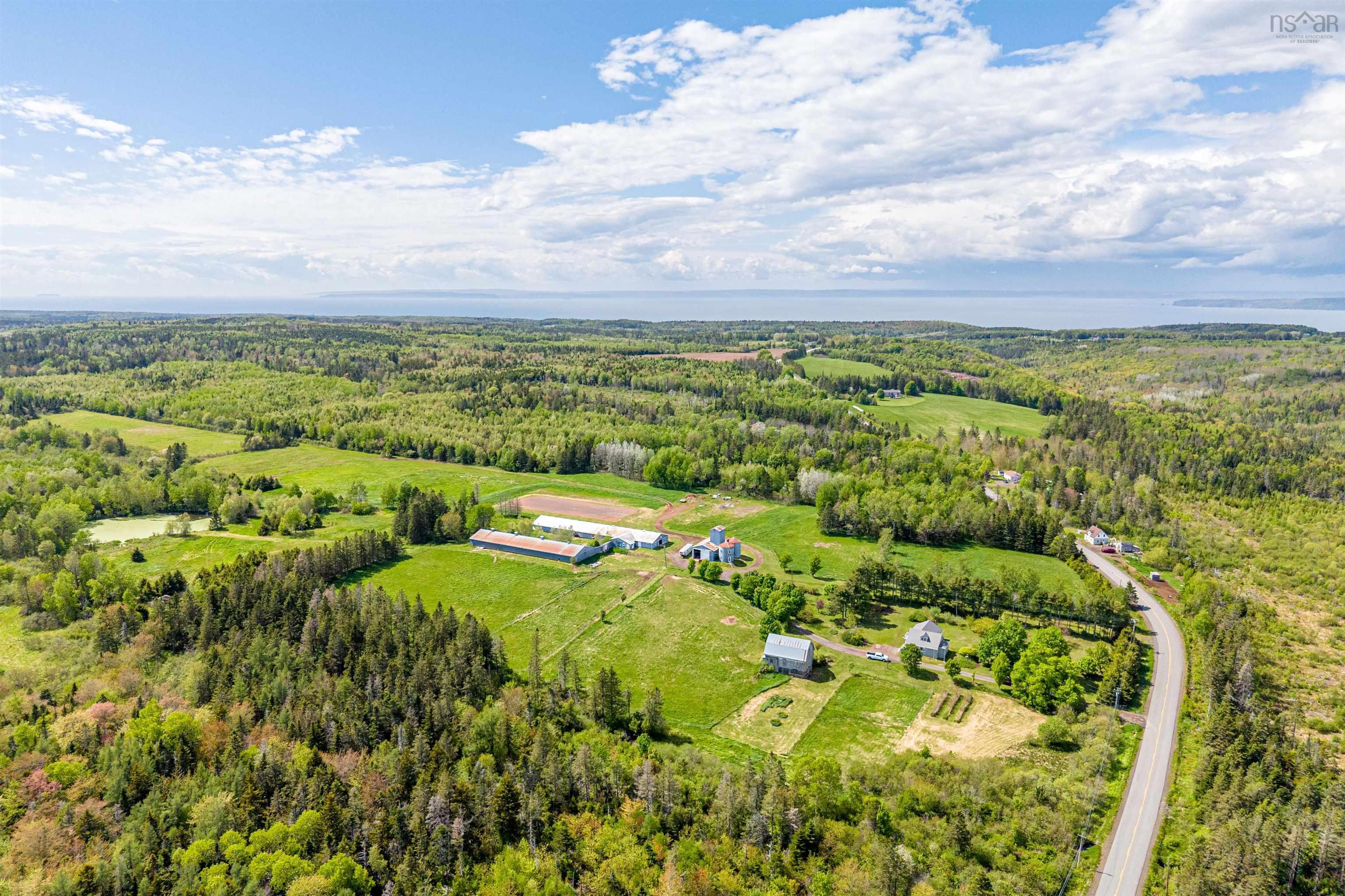 $1,190,000.00: 135 Bennetts Bay Road, Arlington