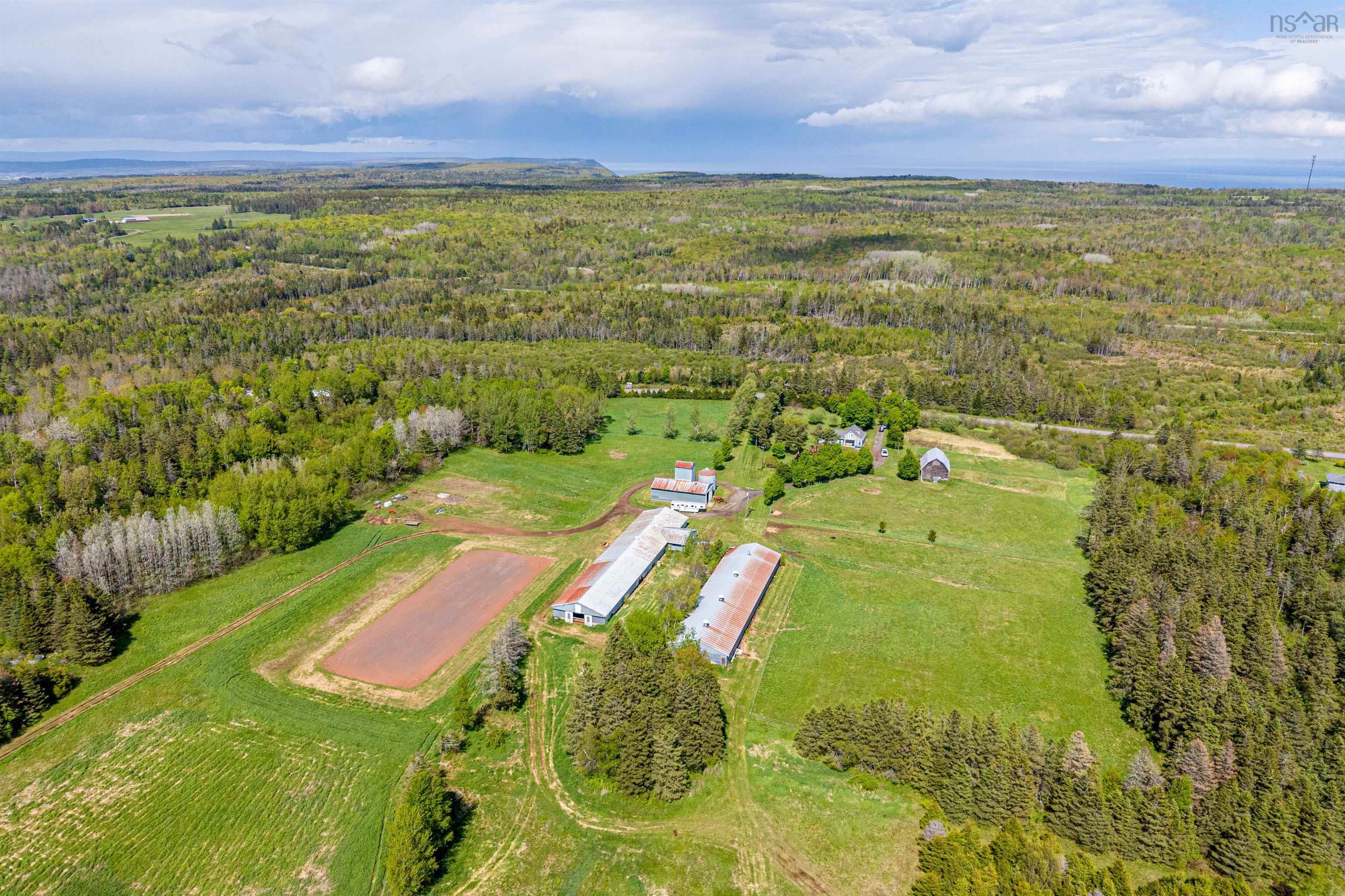 $1,190,000.00: 135 Bennetts Bay Road, Arlington