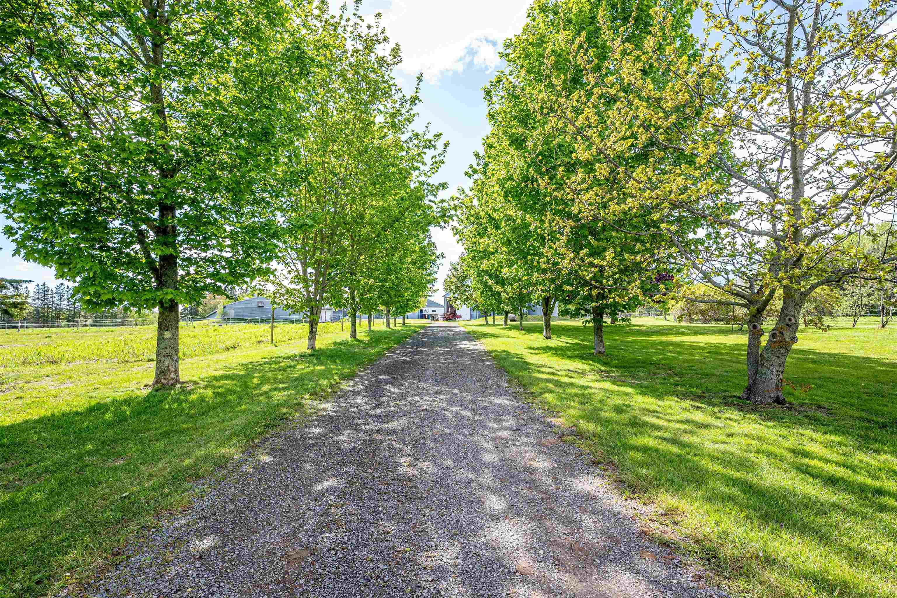 $1,190,000.00: 135 Bennetts Bay Road, Arlington
