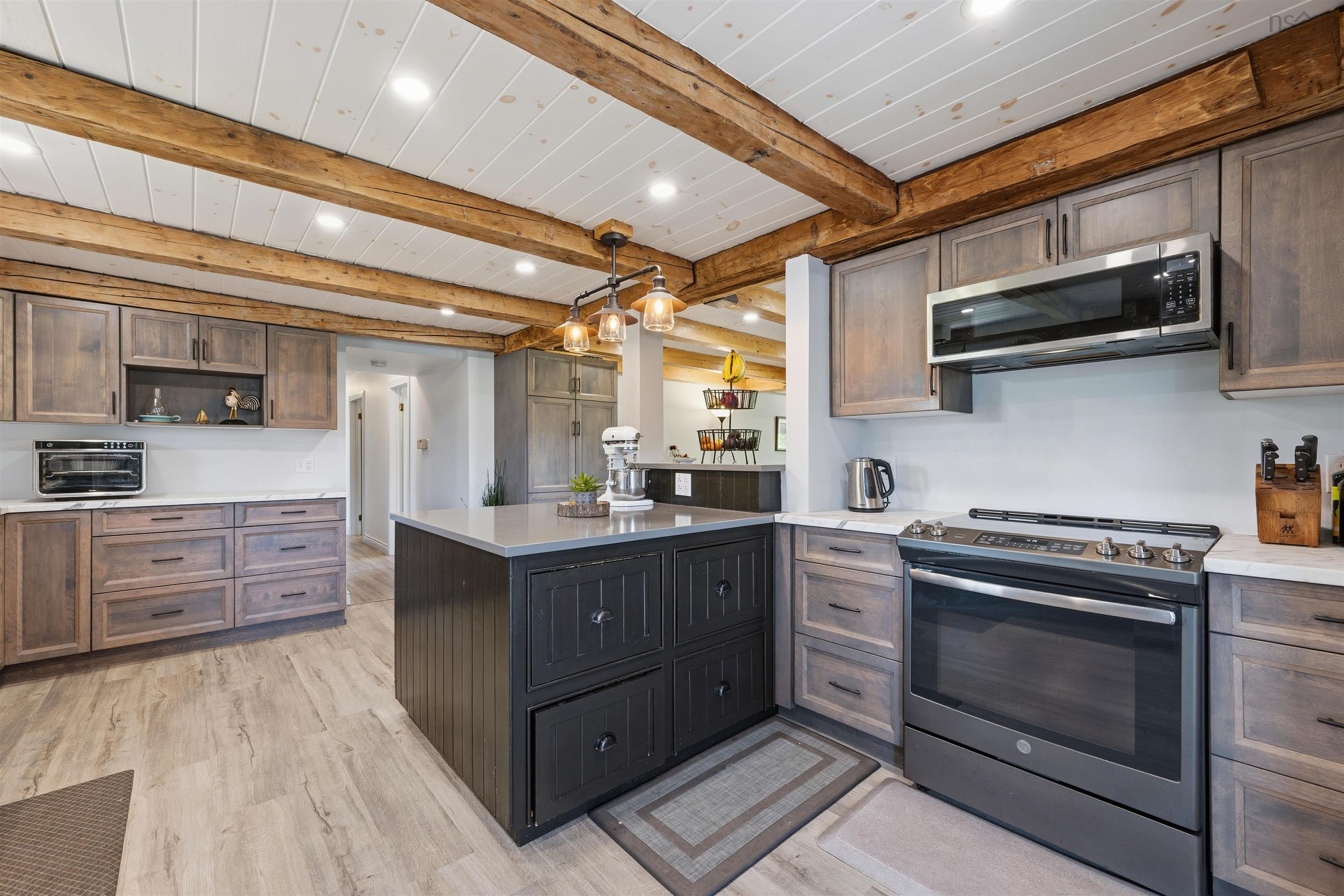 $1,190,000.00: 135 Bennetts Bay Road, Arlington