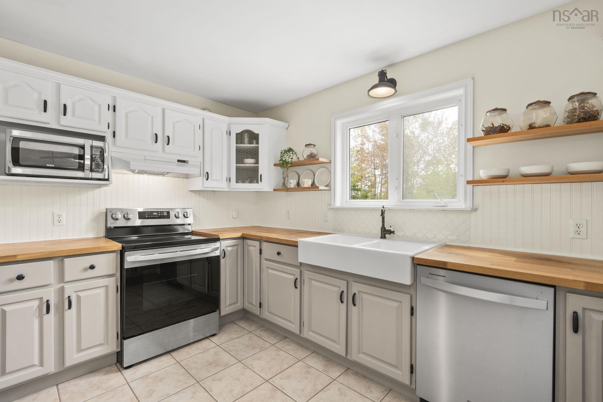 $629,900.00: 45 Fiddle Parkway, Hatchet Lake