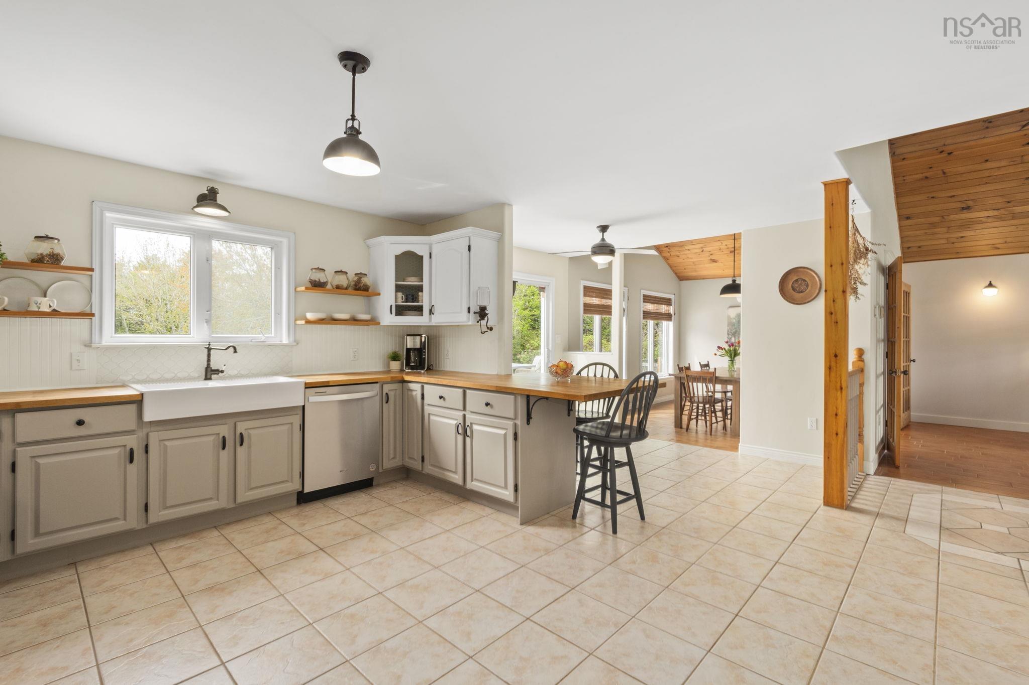 $629,900.00: 45 Fiddle Parkway, Hatchet Lake
