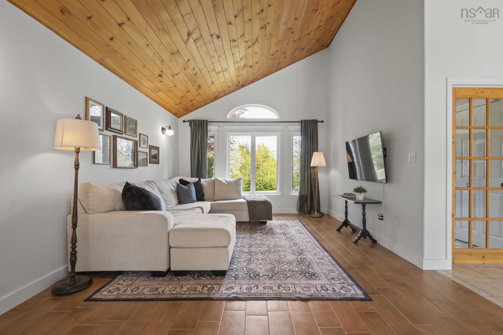 $629,900.00: 45 Fiddle Parkway, Hatchet Lake