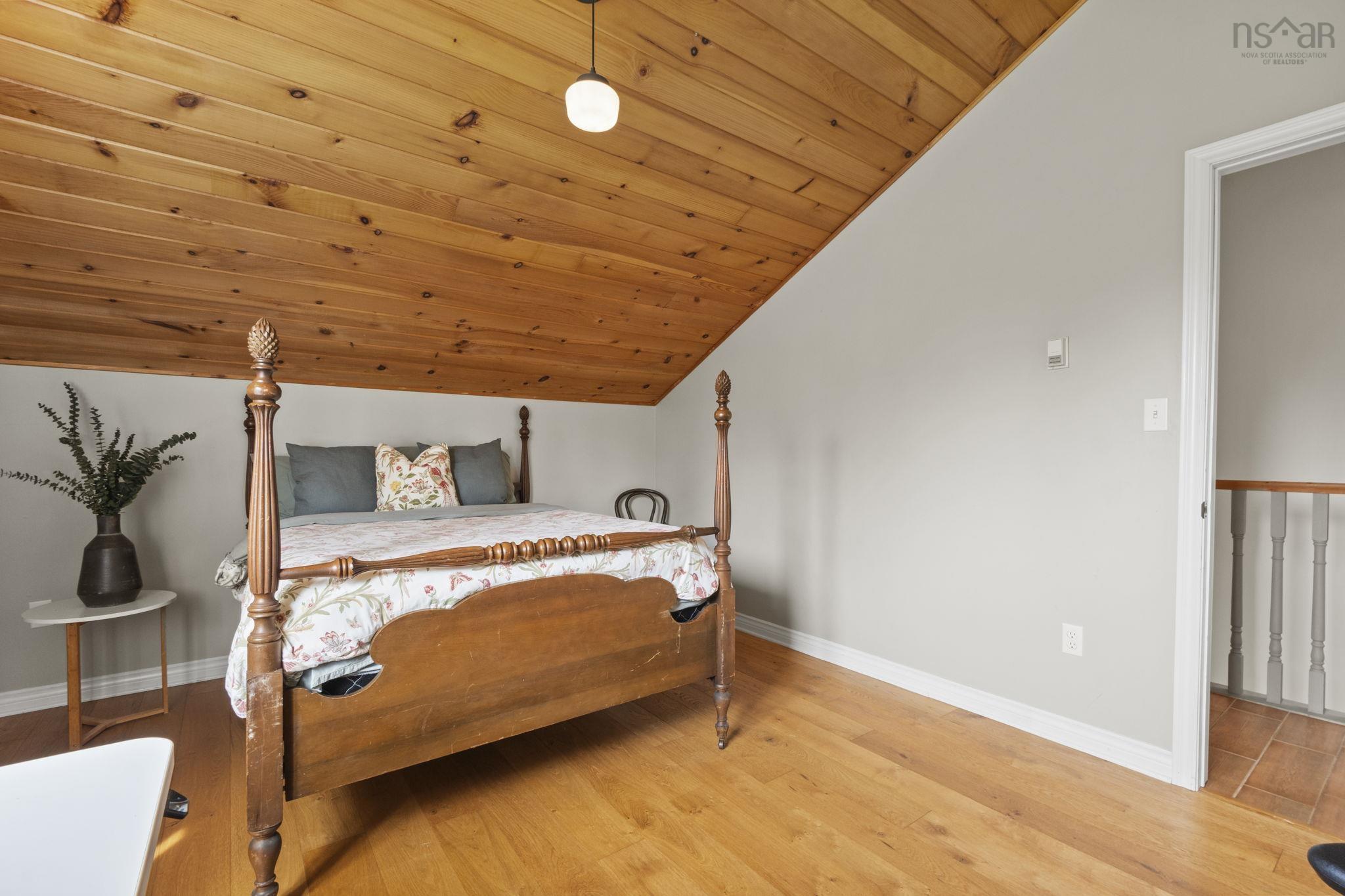 $629,900.00: 45 Fiddle Parkway, Hatchet Lake