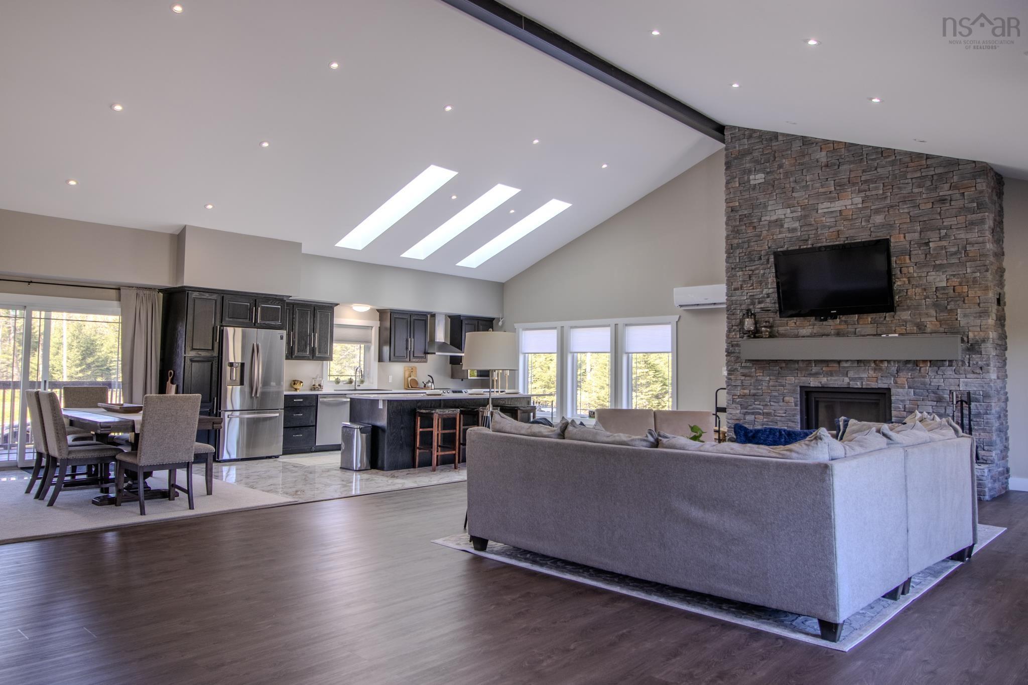 $669,000.00: 244 Aspen Grove, Howie Centre