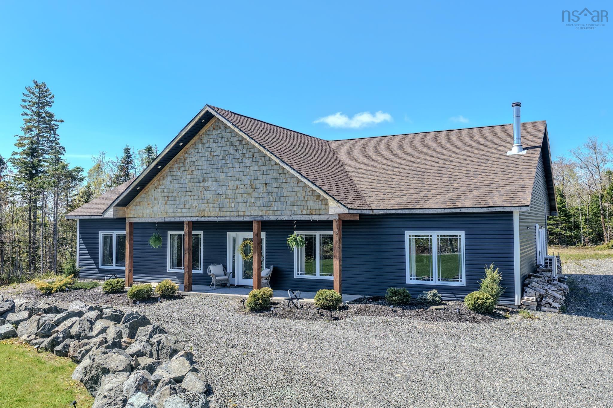 $669,000.00: 244 Aspen Grove, Howie Centre