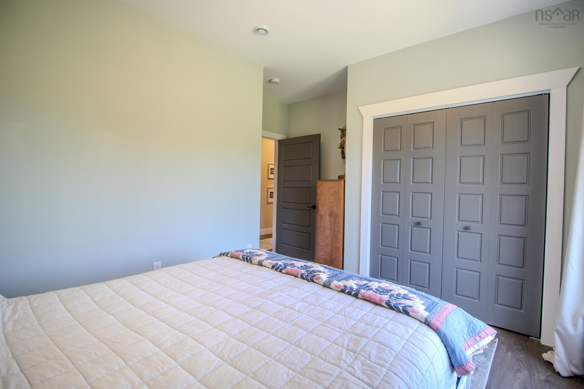 $669,000.00: 244 Aspen Grove, Howie Centre