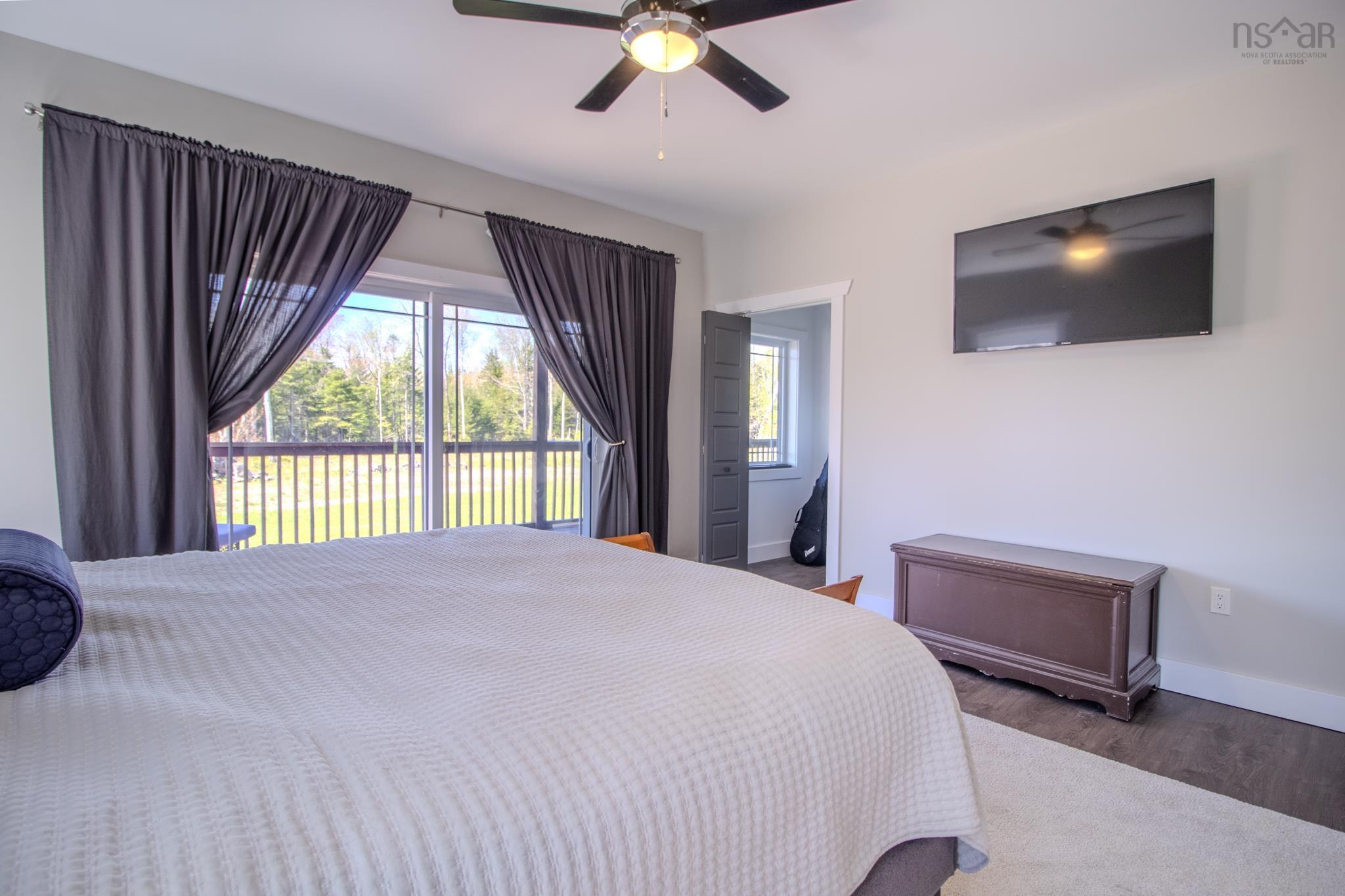 $669,000.00: 244 Aspen Grove, Howie Centre