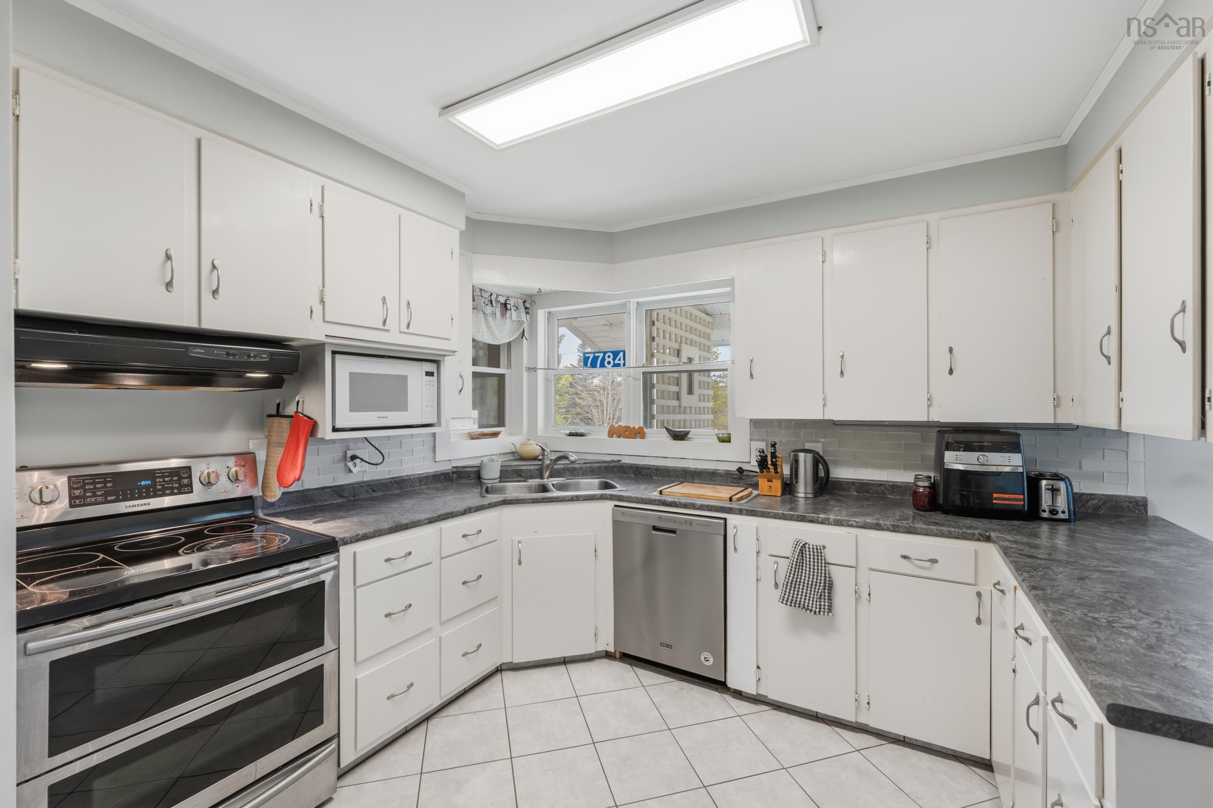 $352,500.00: 7784 Highway 101, Plympton