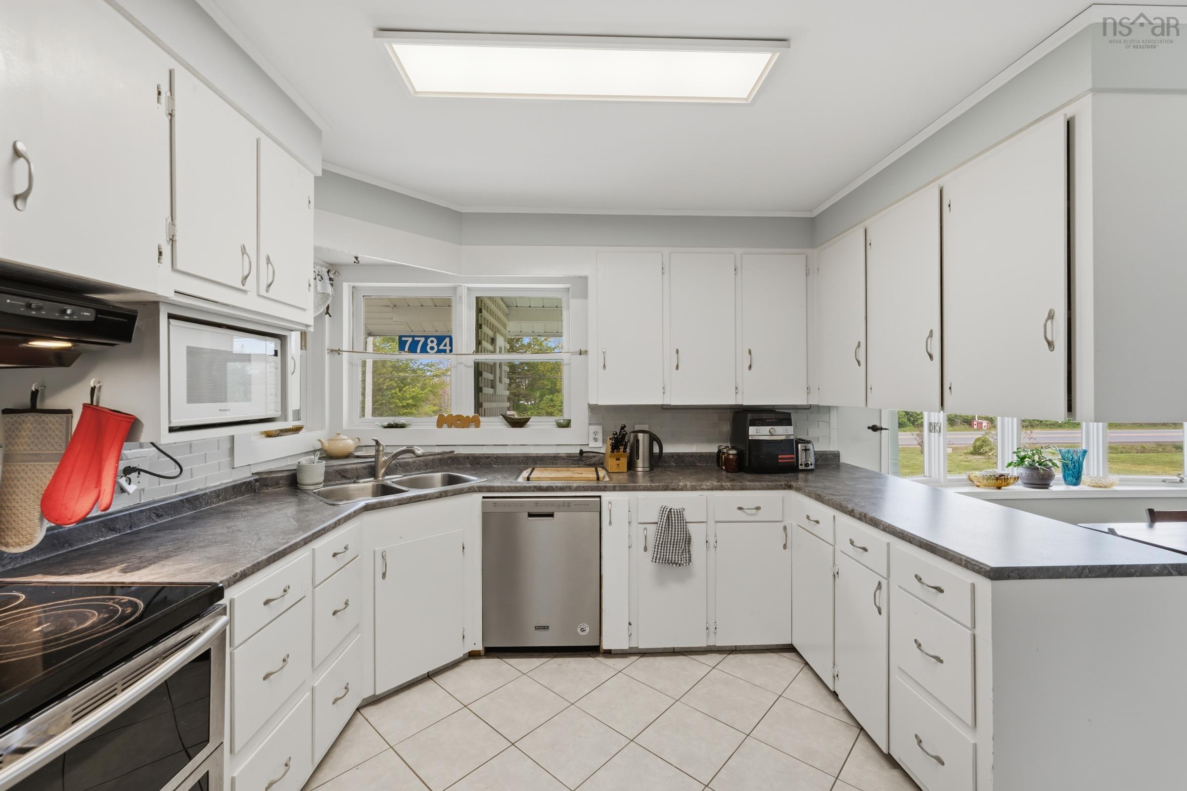 $352,500.00: 7784 Highway 101, Plympton