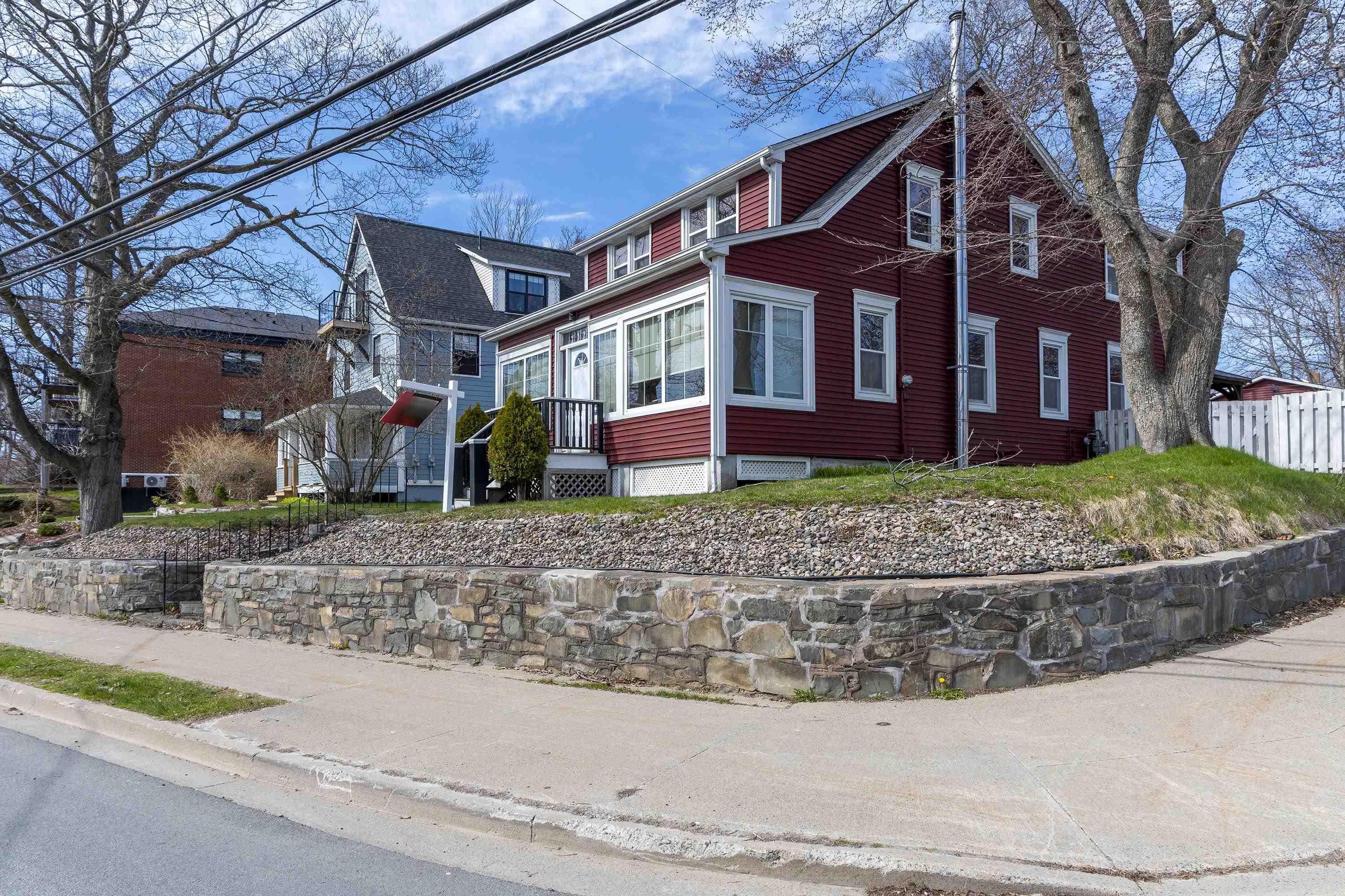 $989,900.00: 212 Windmill Road, Dartmouth