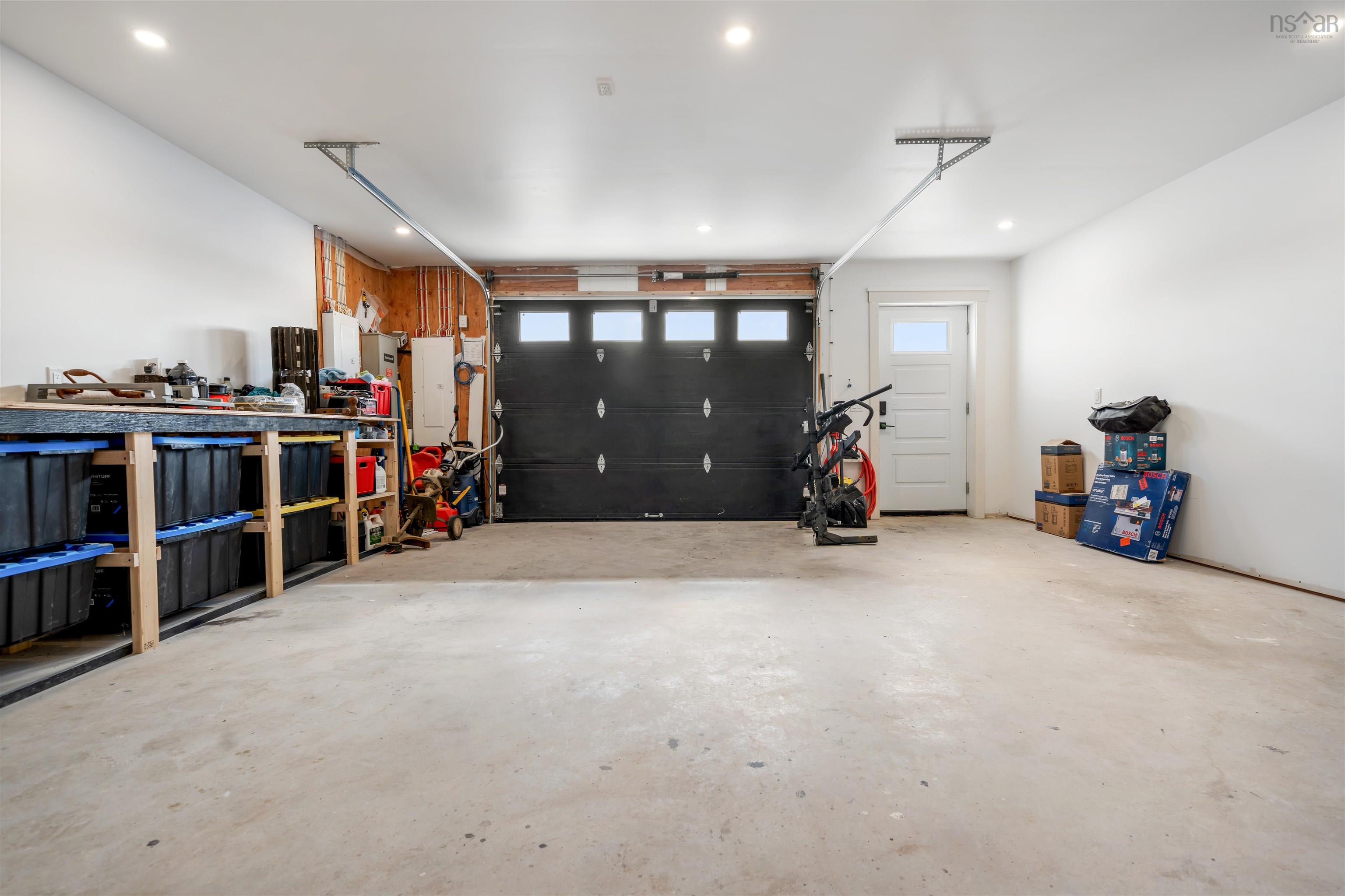 $749,900.00: 136 Thompson Drive, Ponds