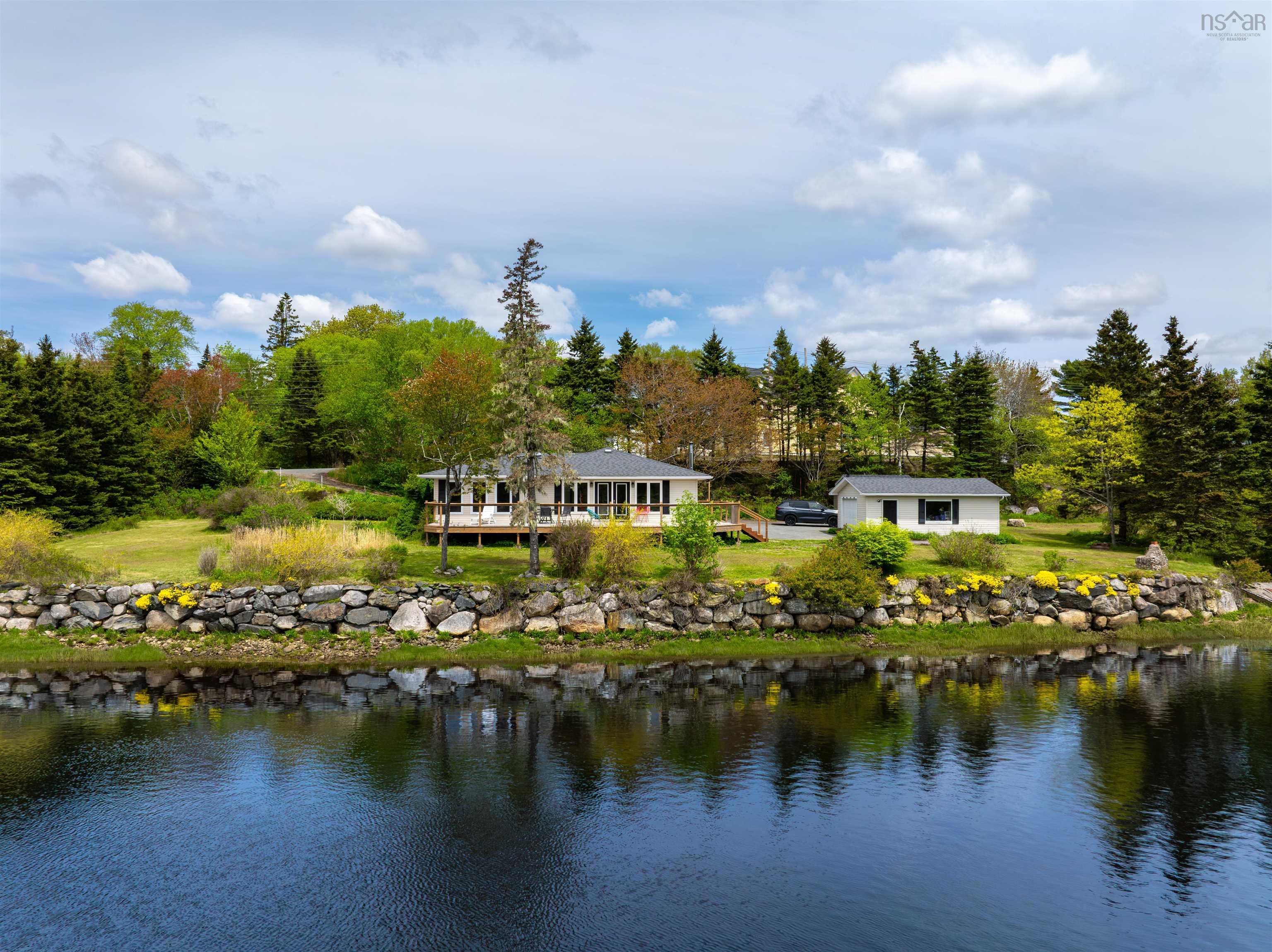 $674,999.00: 8322 7 Highway Highway, Musquodoboit Harbour