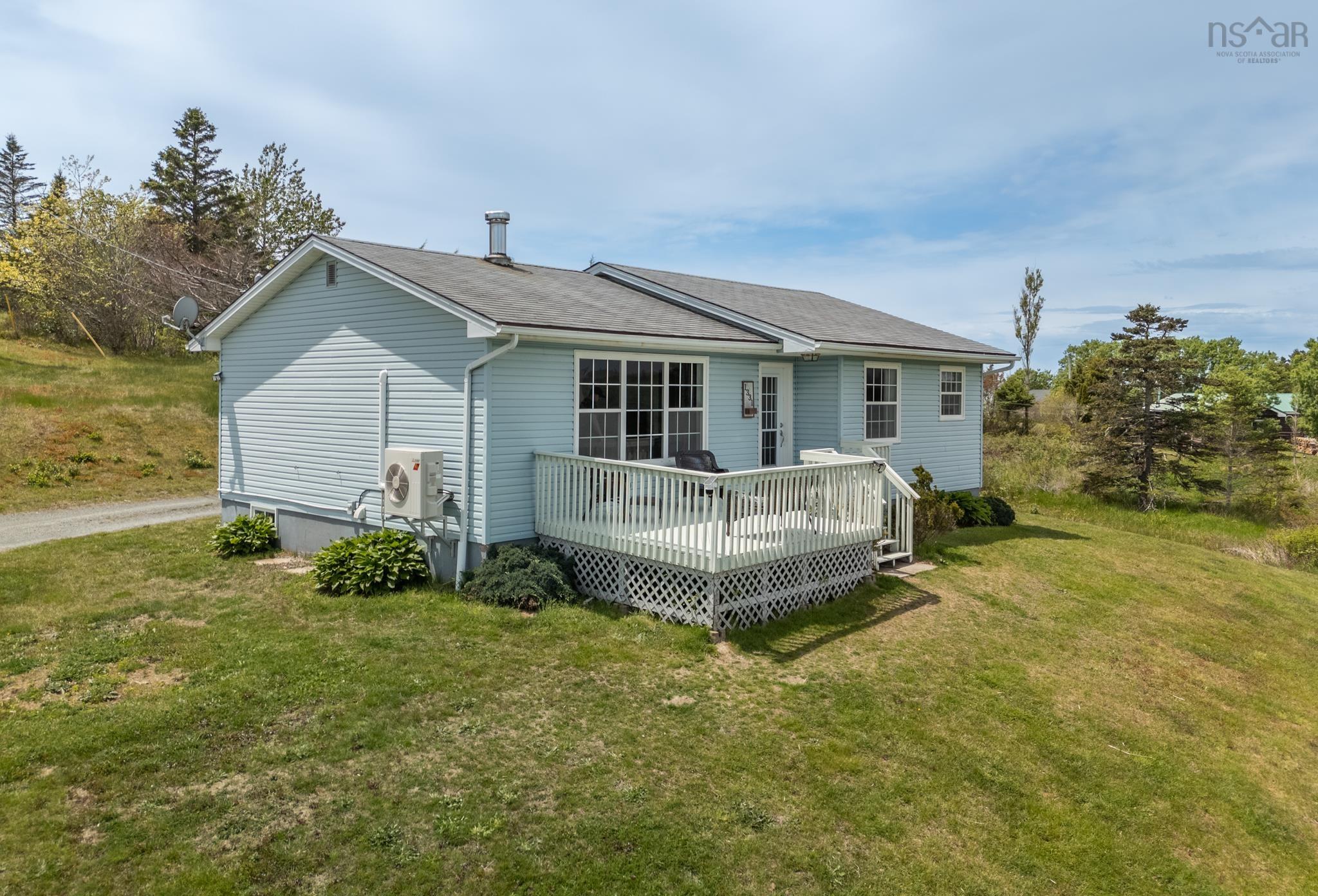 $320,000.00: 1331 Main Shore Road, Sandford