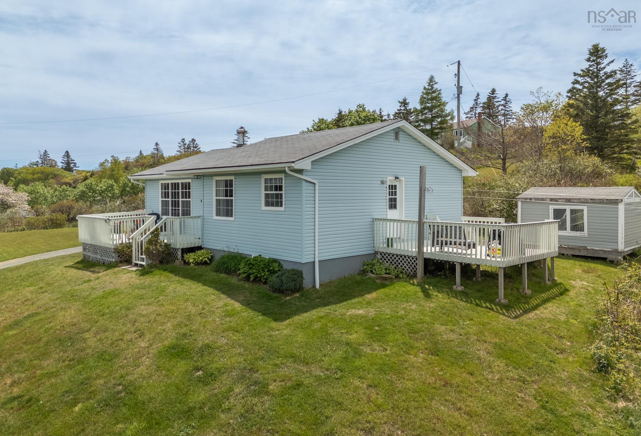 $320,000.00: 1331 Main Shore Road, Sandford
