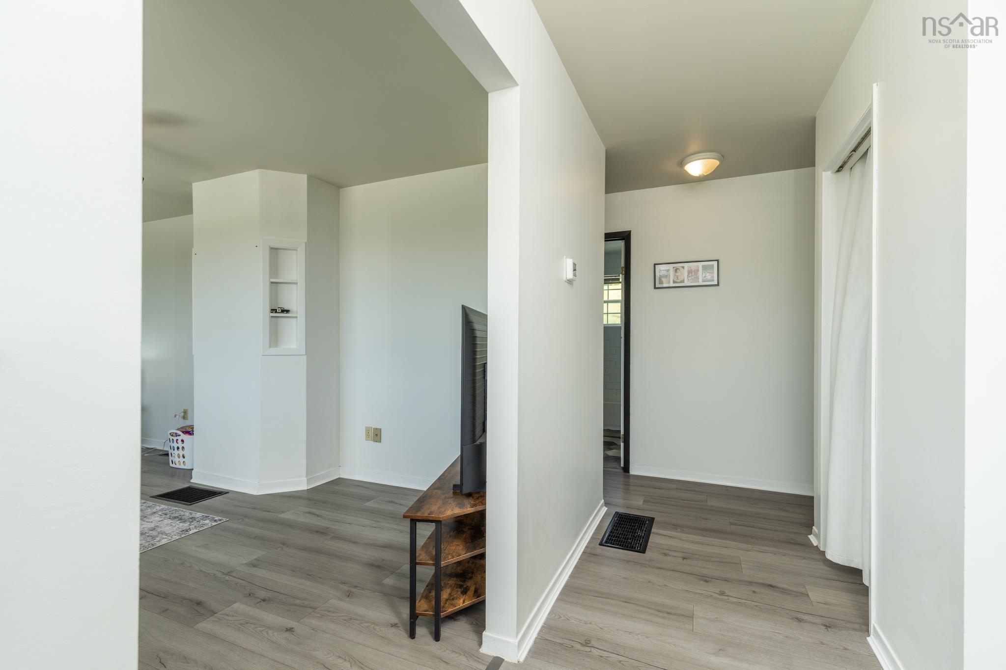 $320,000.00: 1331 Main Shore Road, Sandford
