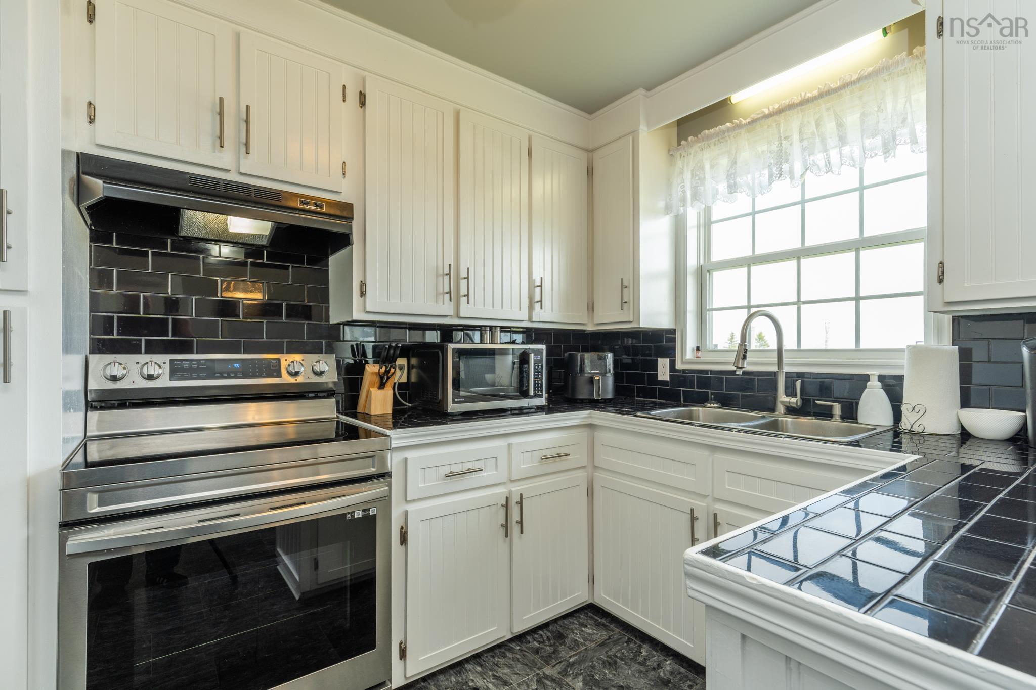 $320,000.00: 1331 Main Shore Road, Sandford