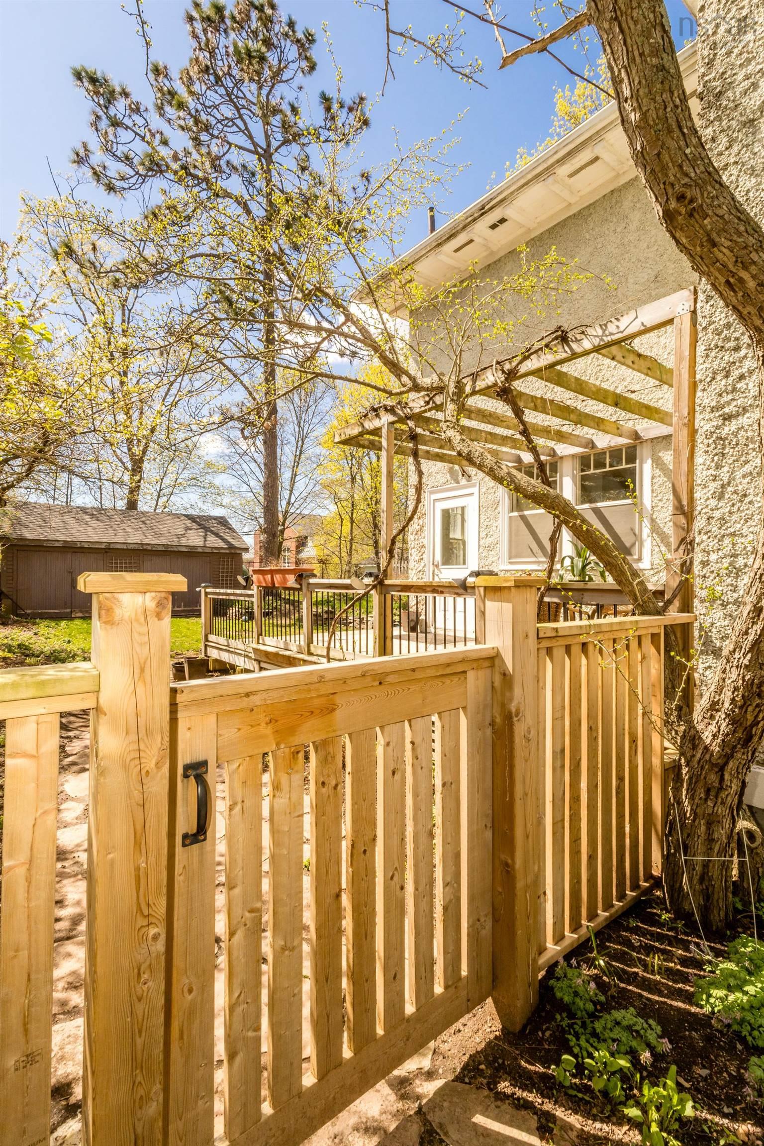 $1,085,000.00: 12 Linden Avenue, Wolfville
