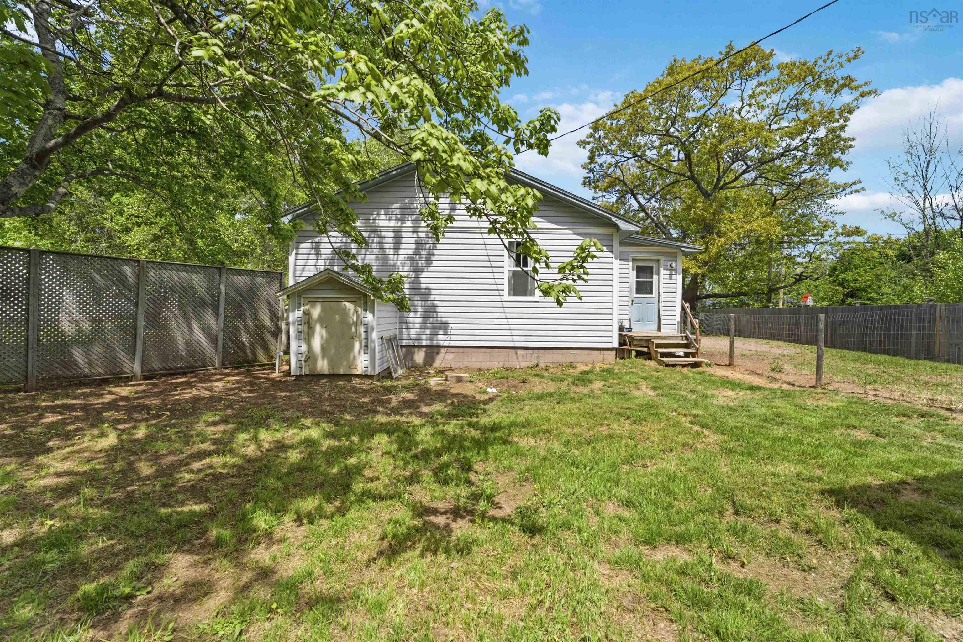 $274,900.00: 14284 Highway 1 Highway, Wilmot