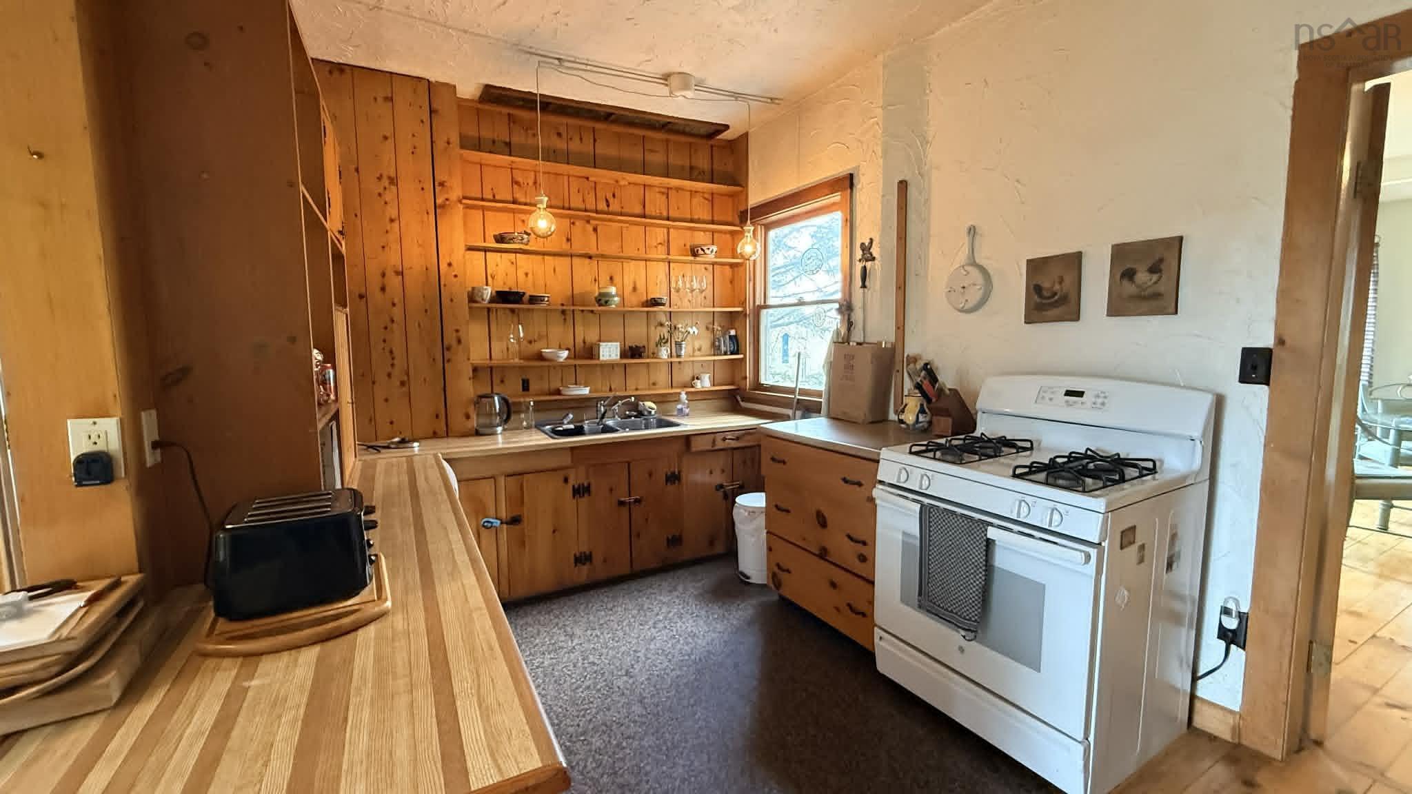 $559,000.00: 2621 215 Highway, Tennecape