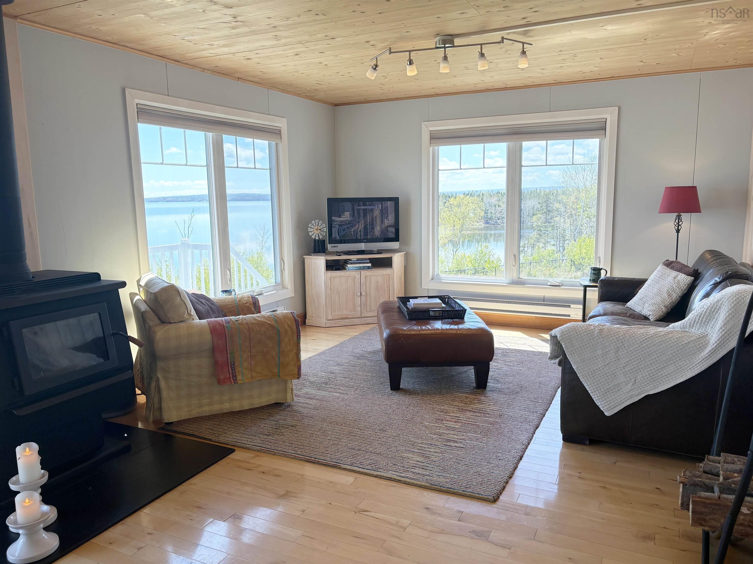 $1,098,000.00: 122 Peter Sosna Drive, Macnabs Cove
