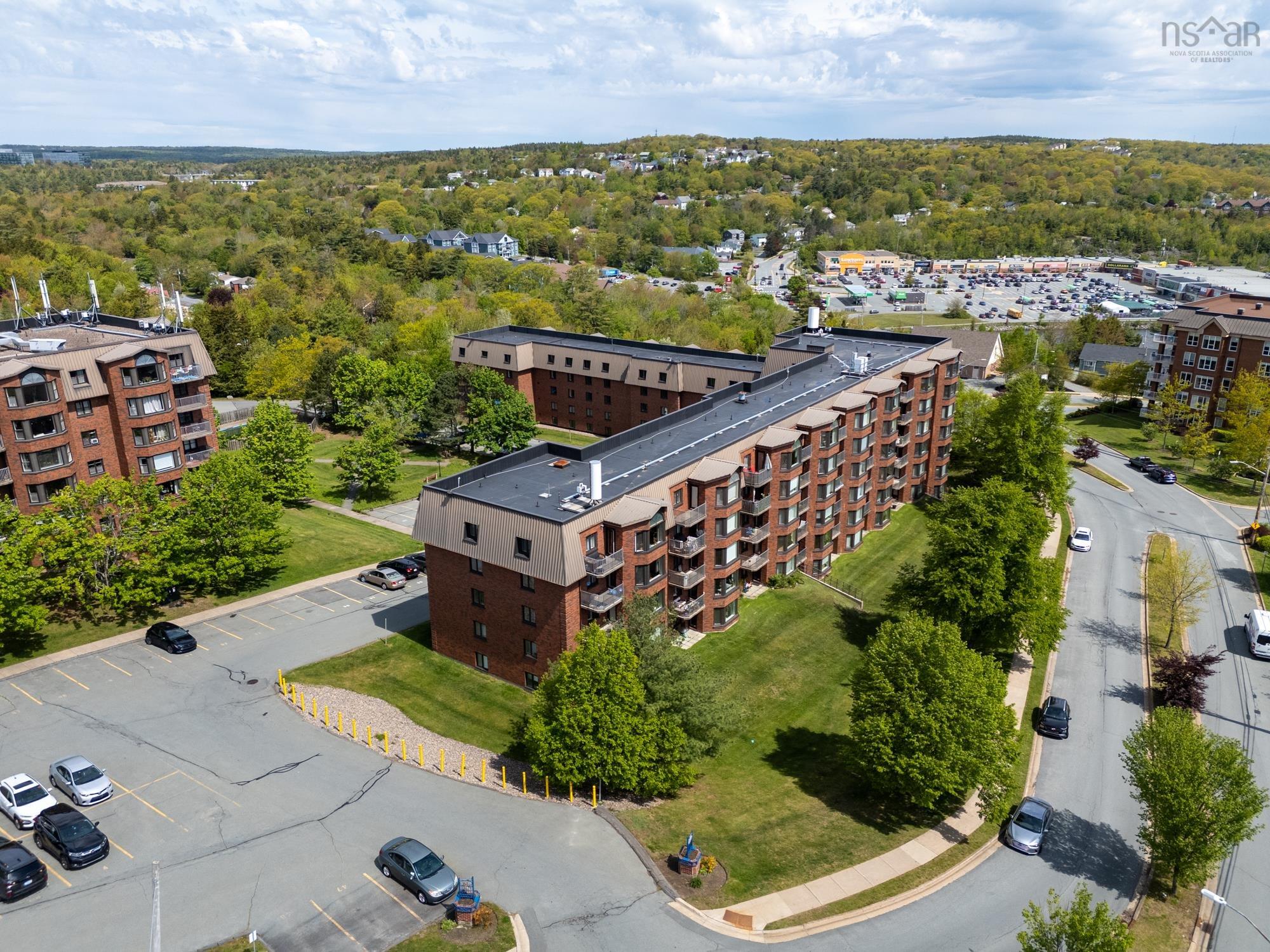 $359,900.00: 408 61 Nelsons Landing BLVD Boulevard, Bedford