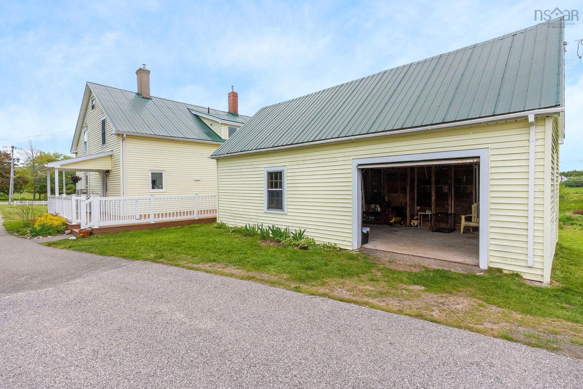 $685,000.00: 4035 Highway 201, Carleton Corner