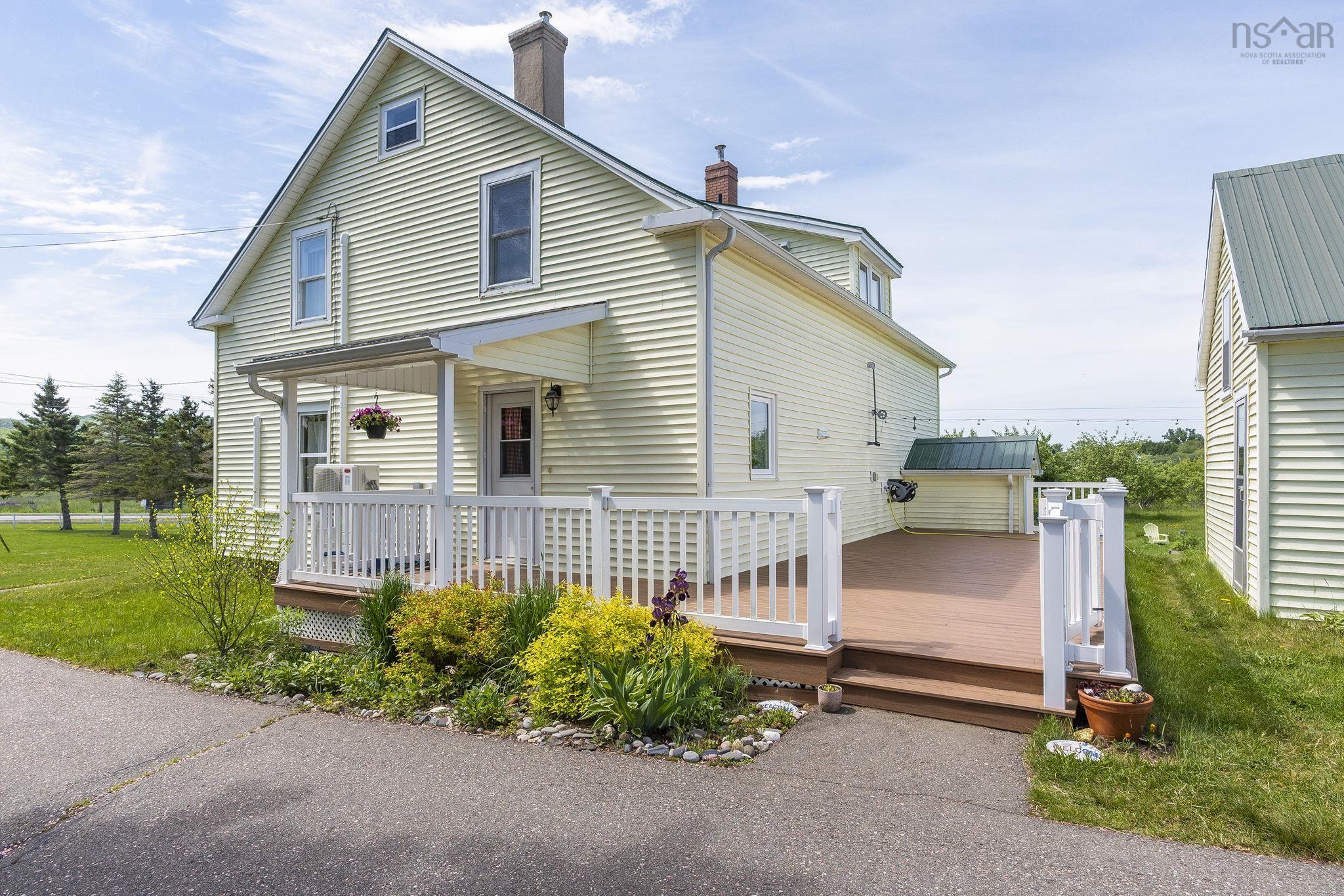 $685,000.00: 4035 Highway 201, Carleton Corner