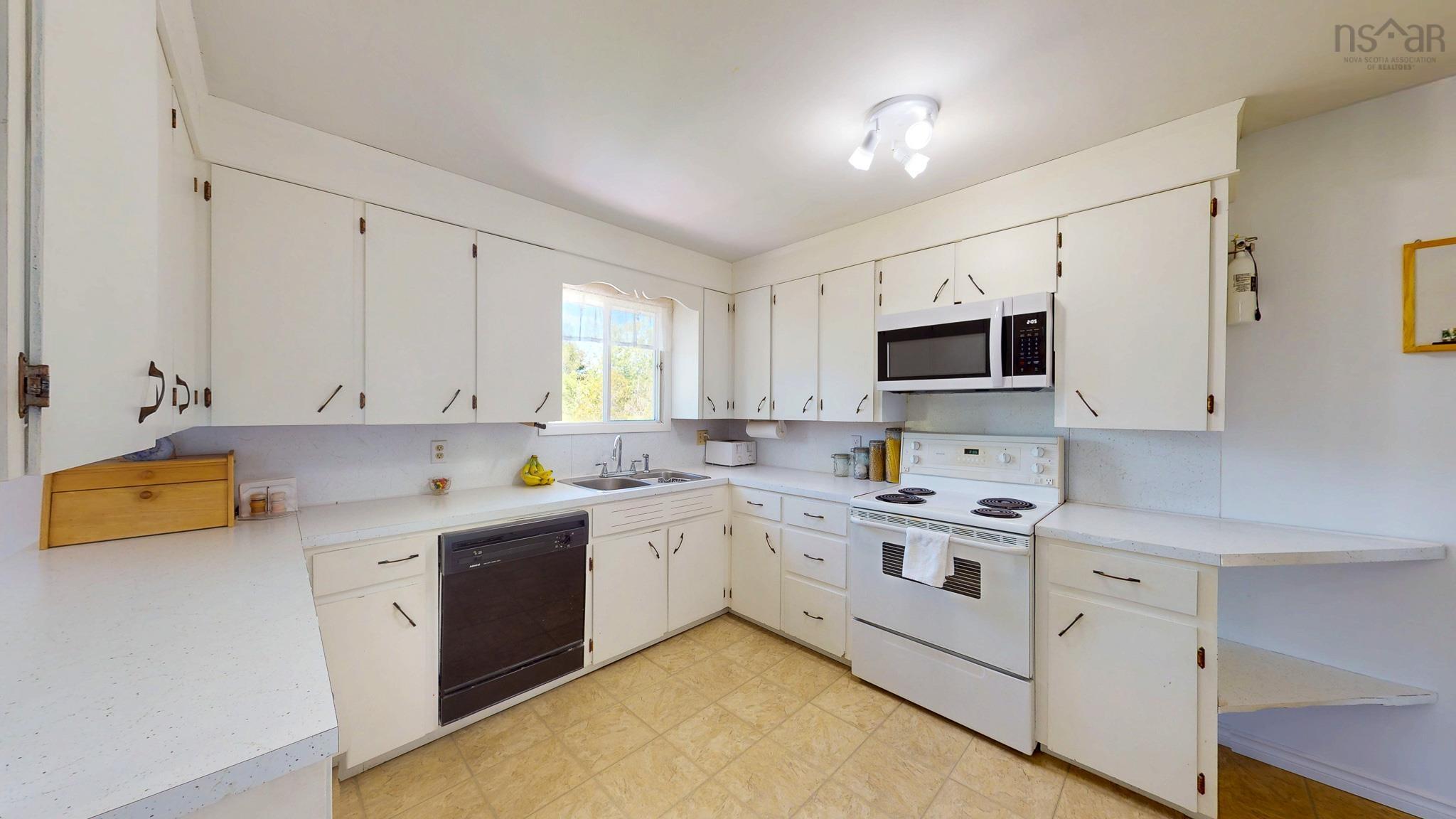$399,900.00: 10 Leighton Drive, Brooklyn