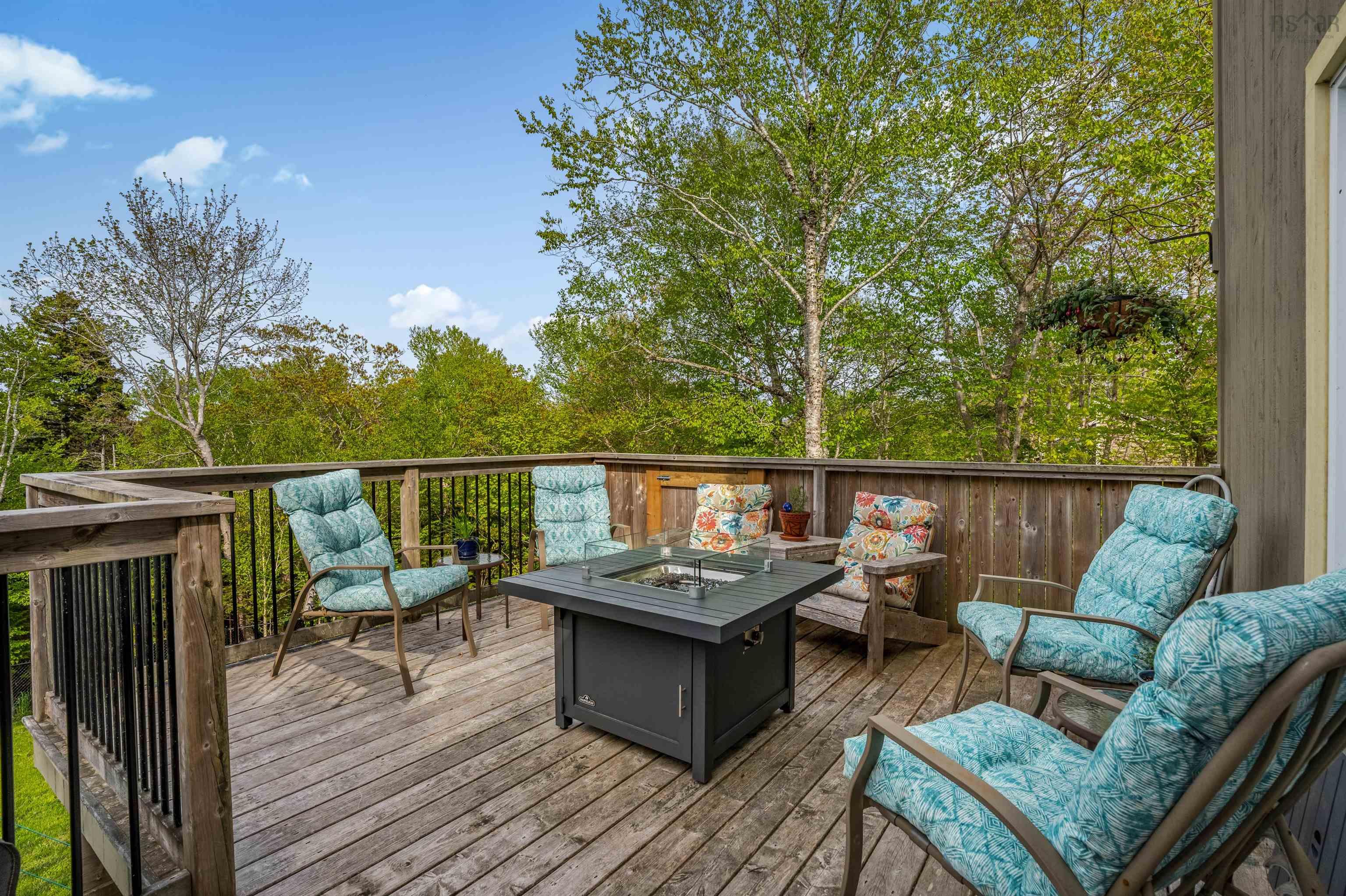 $849,900.00: 183 Lakewood Drive, Brookside