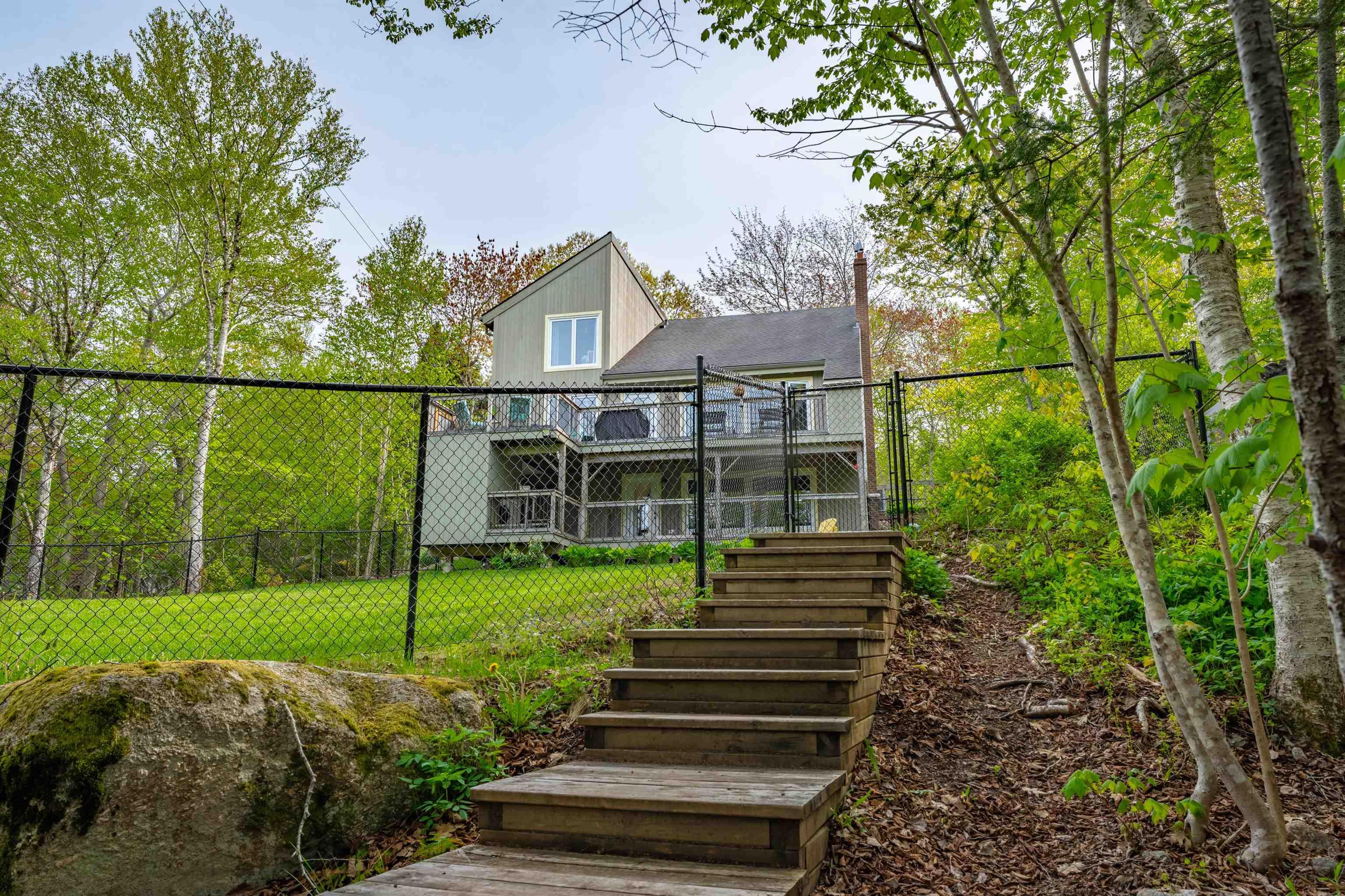 $849,900.00: 183 Lakewood Drive, Brookside
