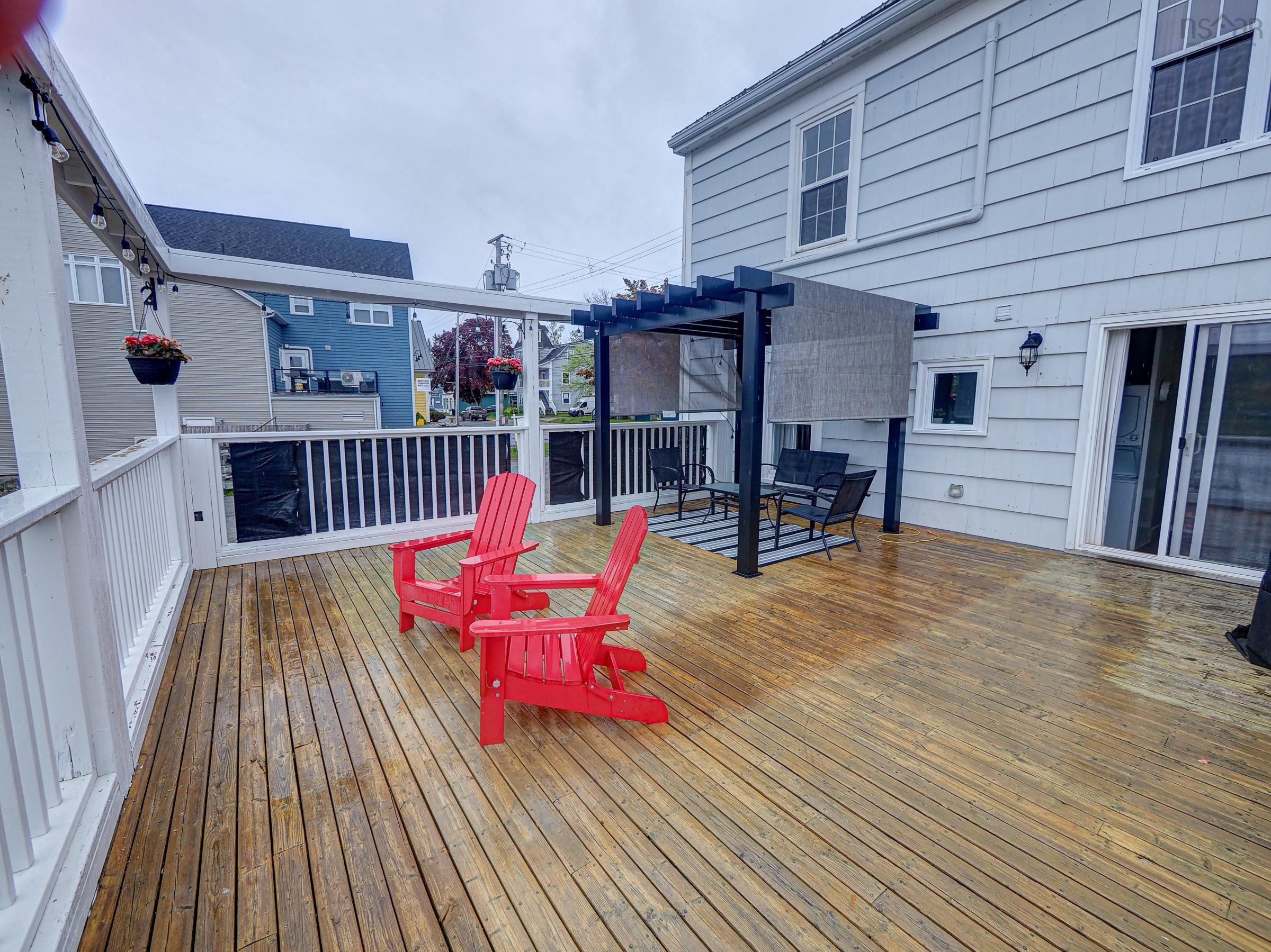 $2,399,000.00: 617, 619 & 621 Main Street, Mahone Bay