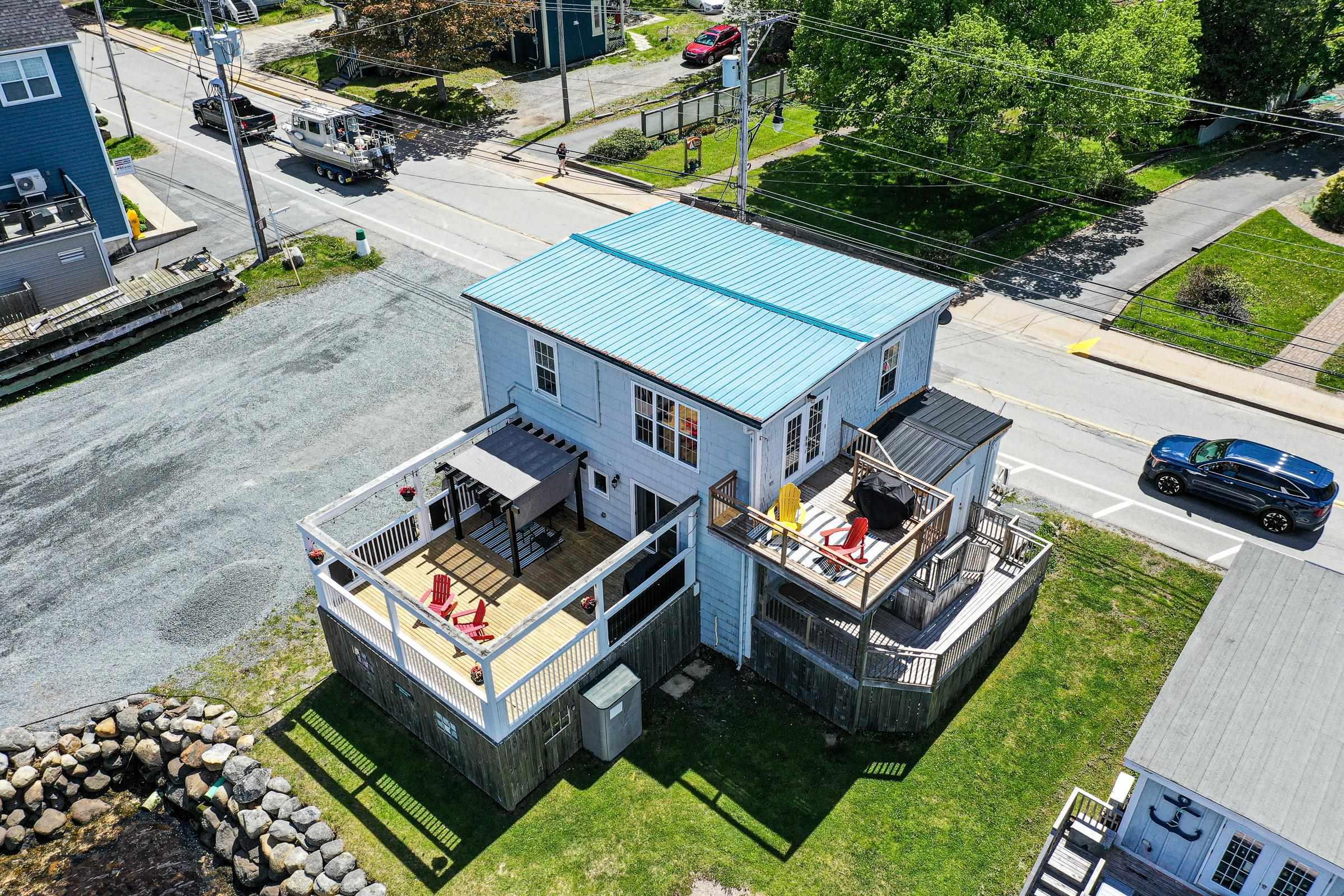 $2,399,000.00: 617, 619 & 621 Main Street, Mahone Bay