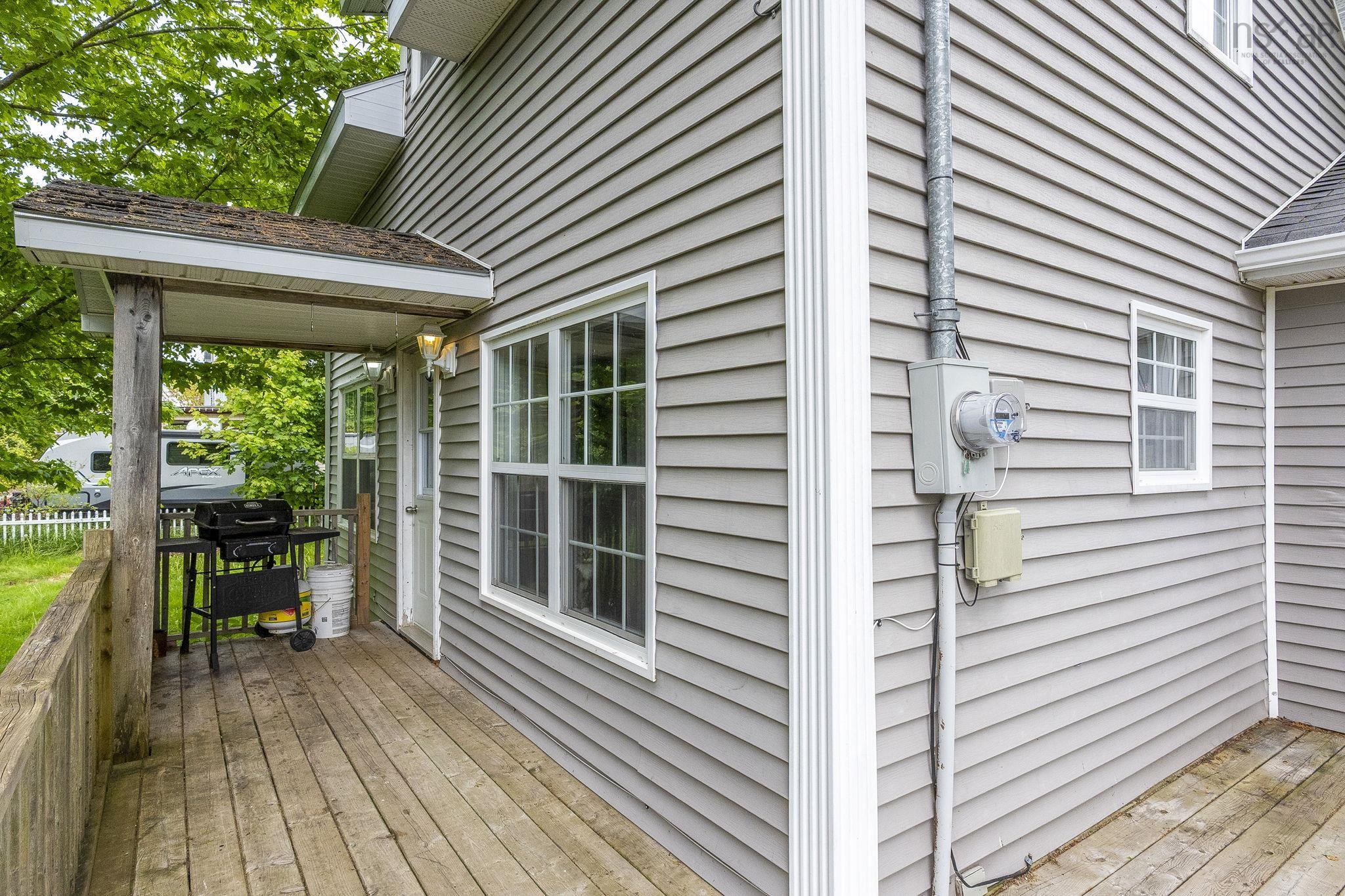 $325,000.00: 623 Main Street, Lawrencetown