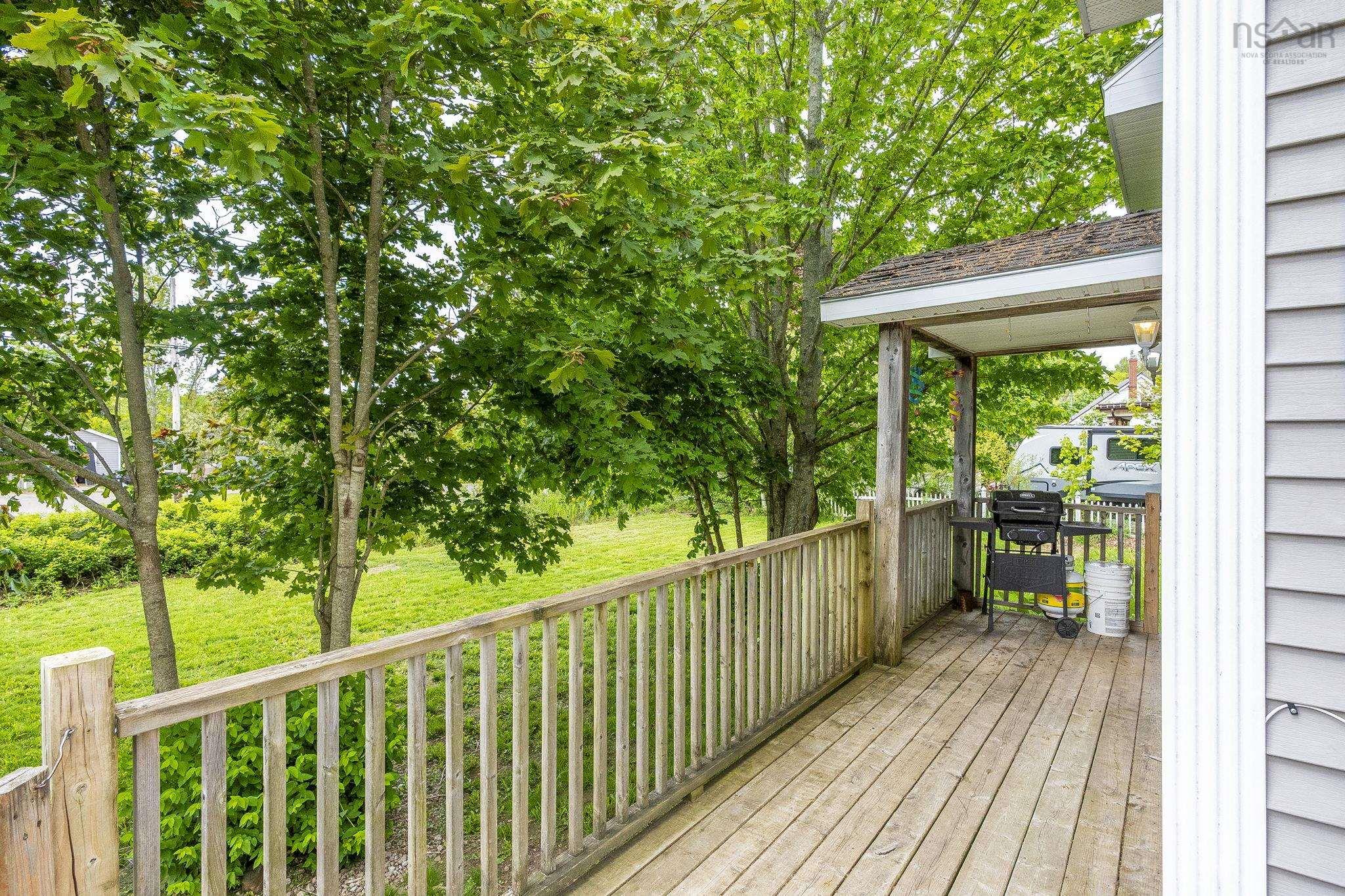 $325,000.00: 623 Main Street, Lawrencetown