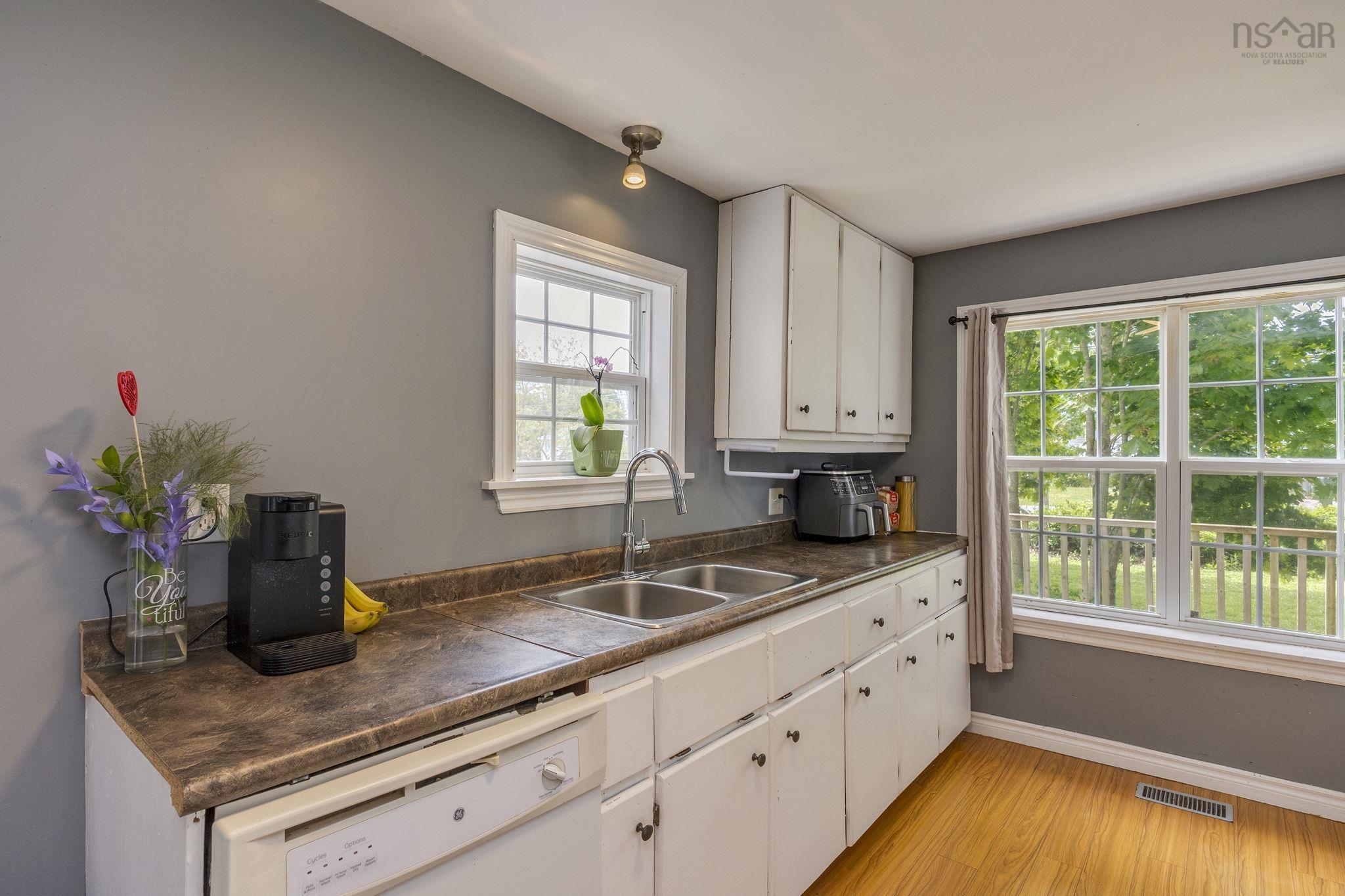$325,000.00: 623 Main Street, Lawrencetown
