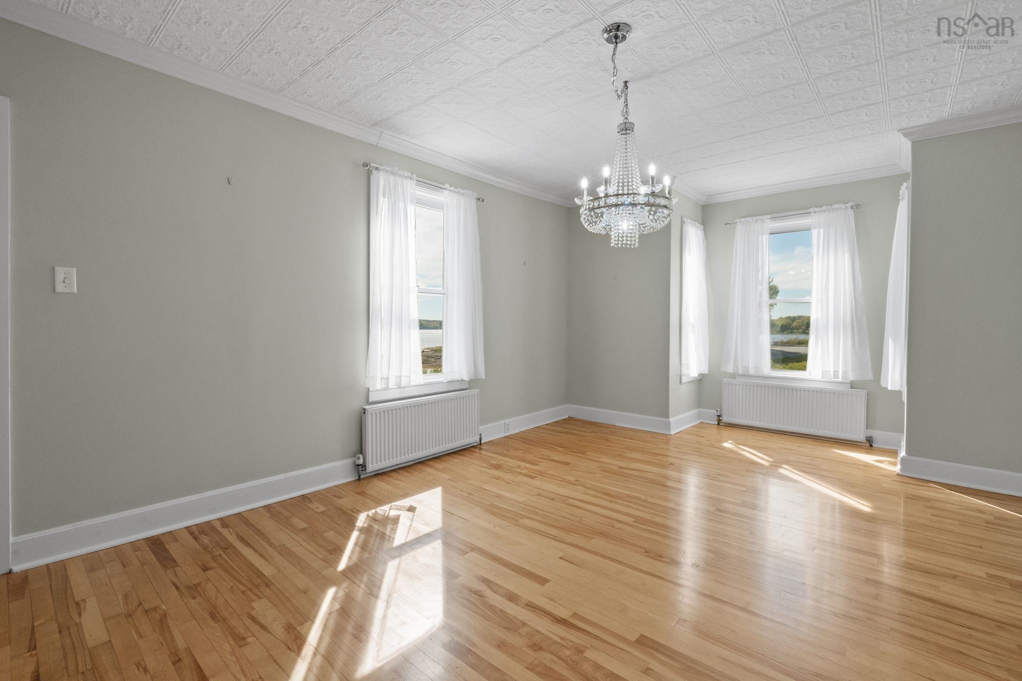 $849,900.00: 4648 332 Highway, East Lahave