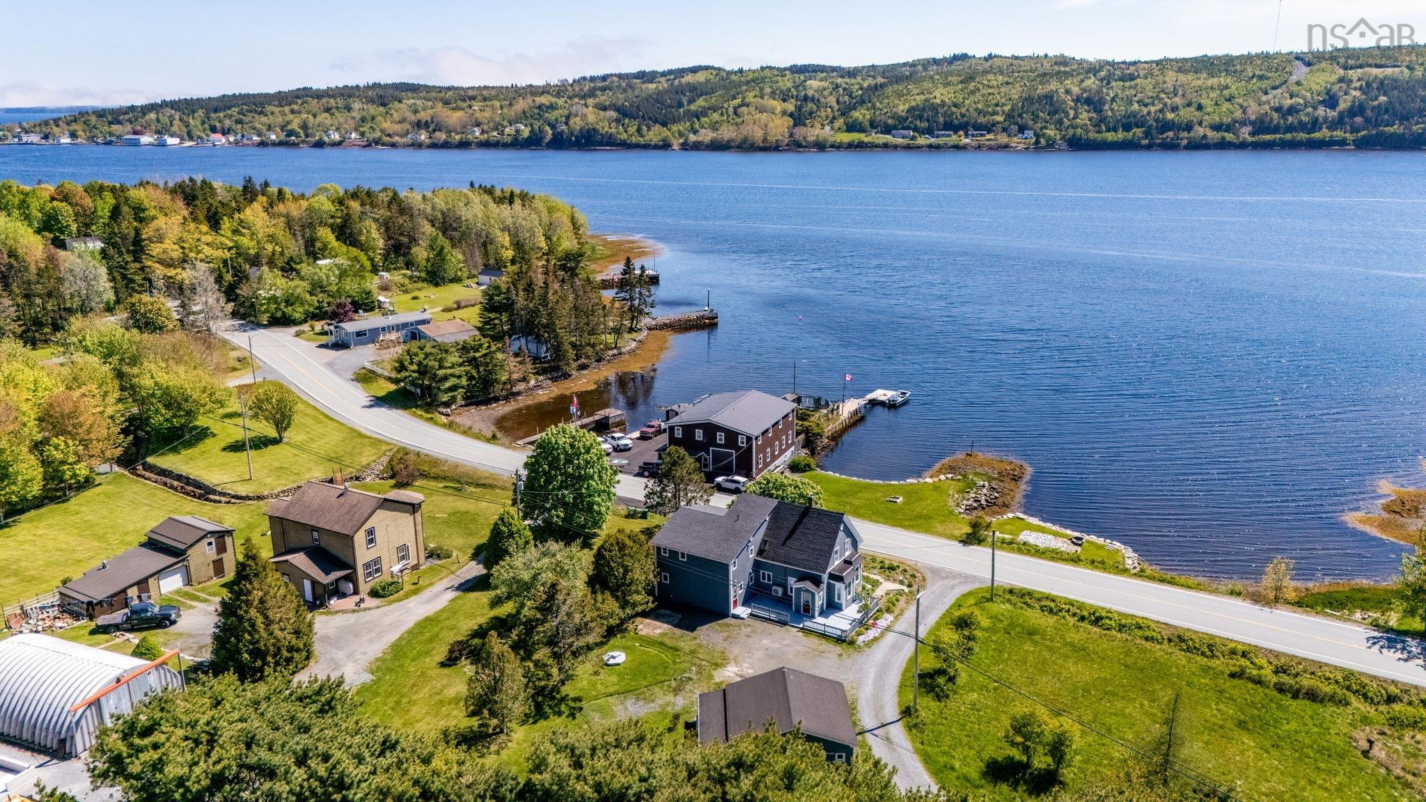 $849,900.00: 4648 332 Highway, East Lahave